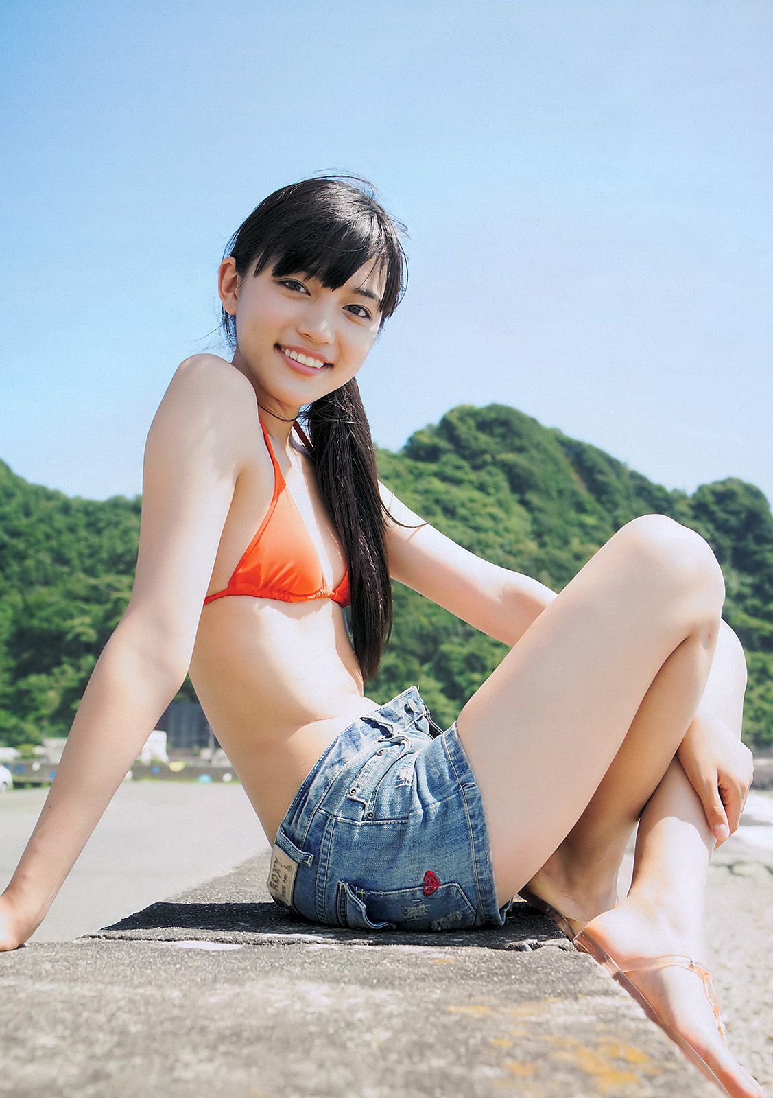 川口春奈 横山由依 大野いと 美馬怜子 高橋亜由美 長谷川ミク 柴小聖 [Weekly Playboy] 2011年No.39 写真杂志_第4张