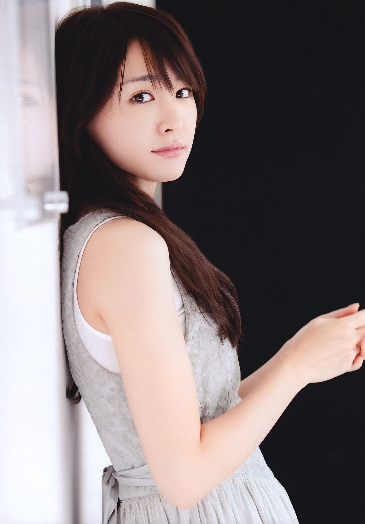 新垣结衣 山本彩 筱田麻里子 榮倉奈々 AKB48 优香 仲村みう 黒澤ゆりか [Weekly Playboy] 2011年No.44 写真杂志_第4张
