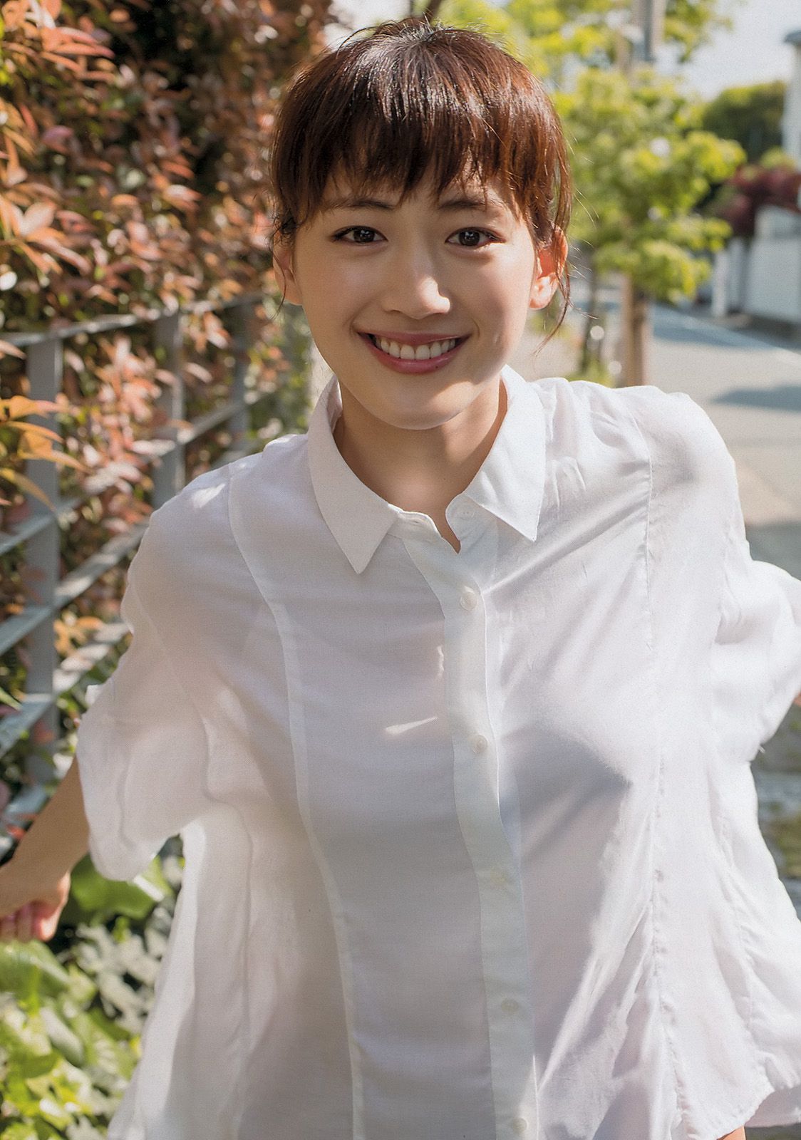綾瀬はるか 吉木りさ 大野いと 梅田彩佳 相楽樹 鞘師里保 [Weekly Playboy] 2012年No.37 写真杂志_第3张