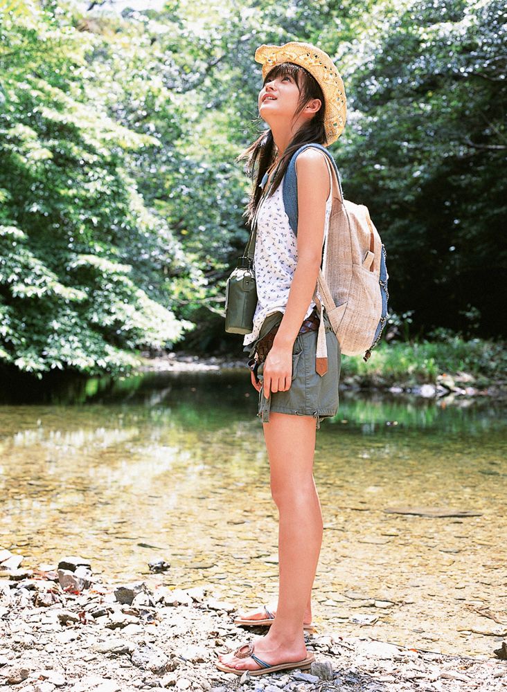 小松彩夏《おソトで大冒険》 [YS Web] Vol.146_第2张