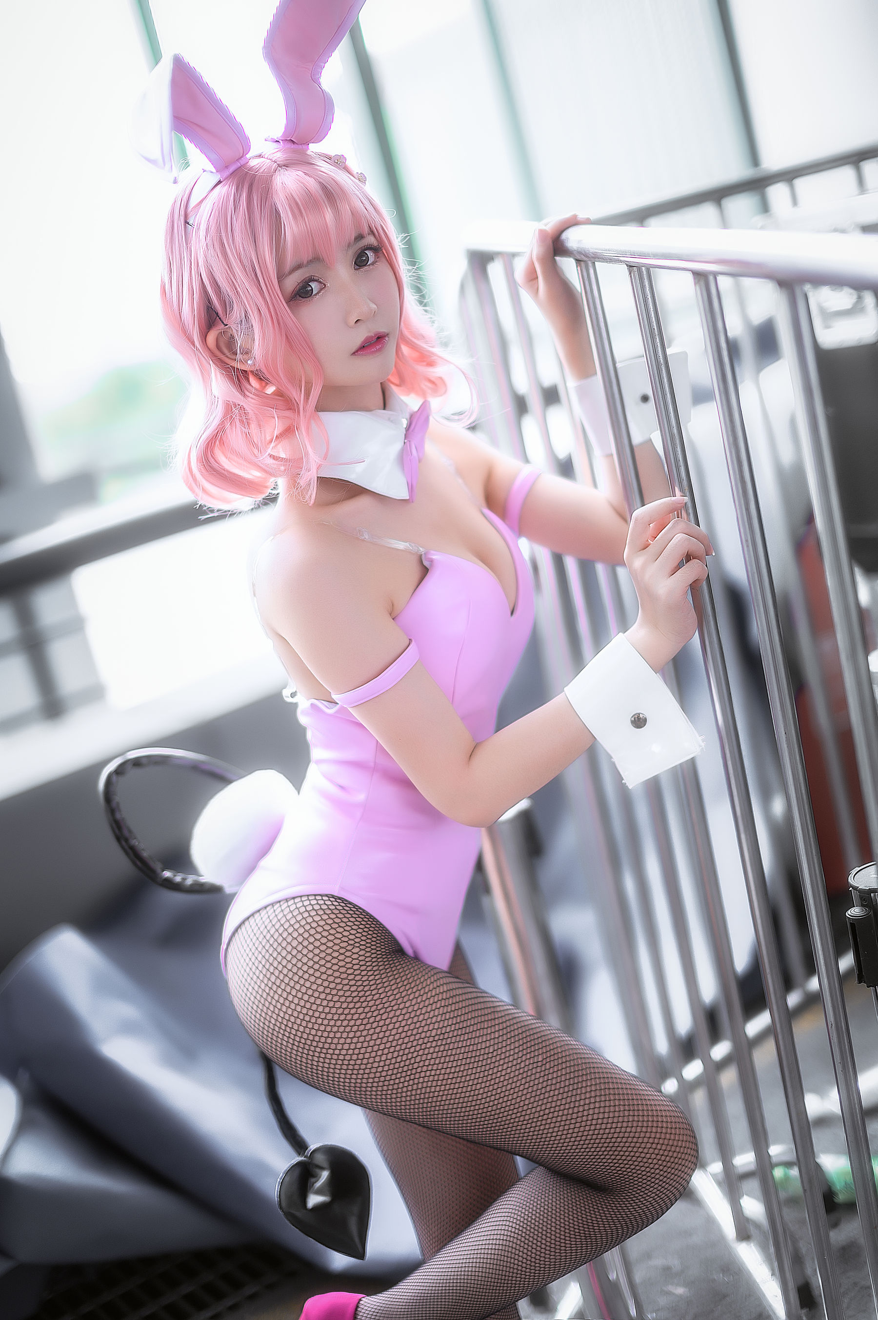 超人气Coser鳗鱼霏儿 粉红兔女郎 [18P]