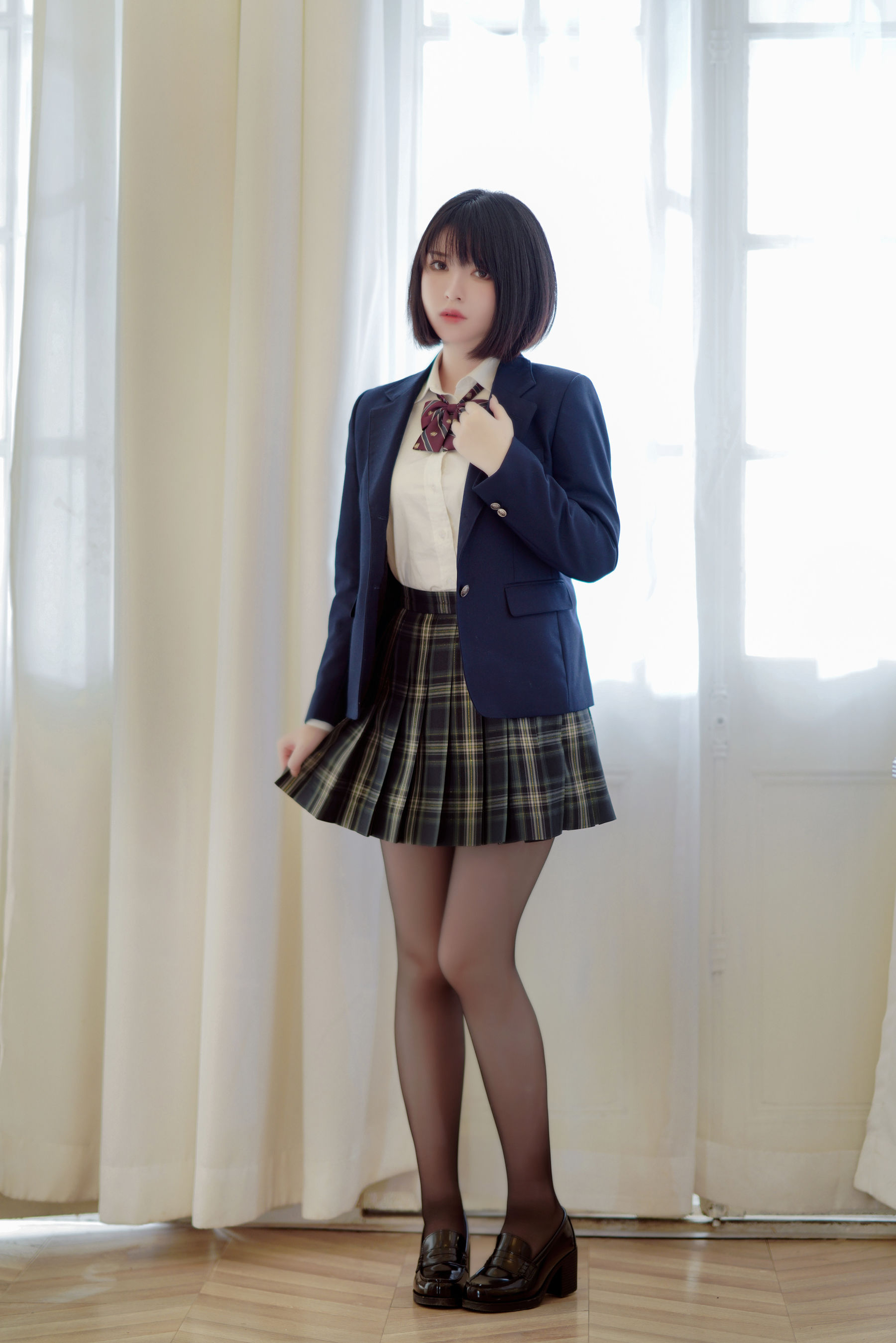 半半子 – 彼女の制服姿が好き [54P]