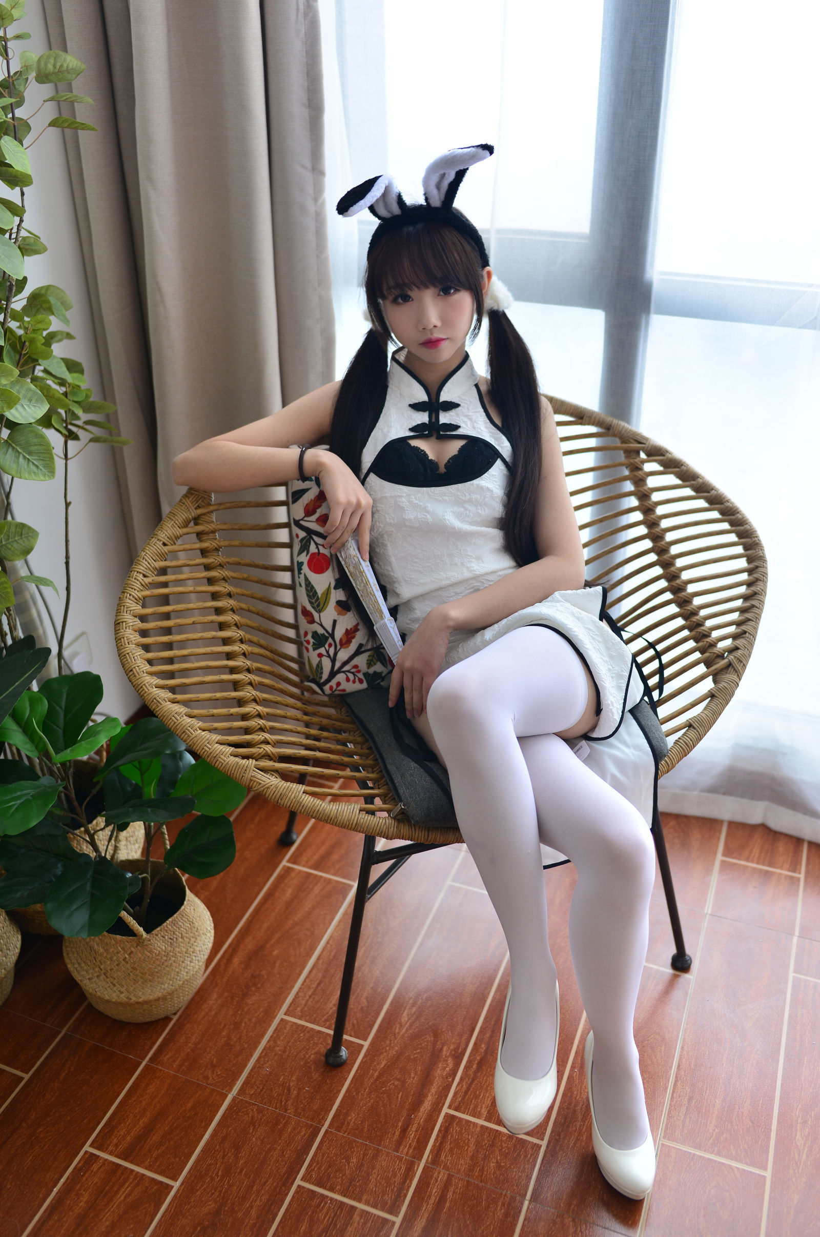 [萝莉COS] 雪琪 – 七三旗袍 [26P]