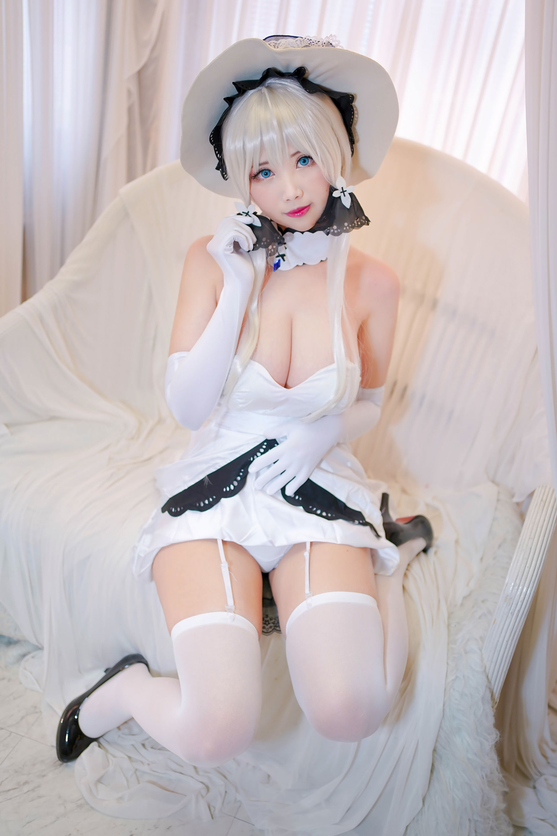 [Cosplay写真] Coser萱-KaYa – 光辉 [20P]