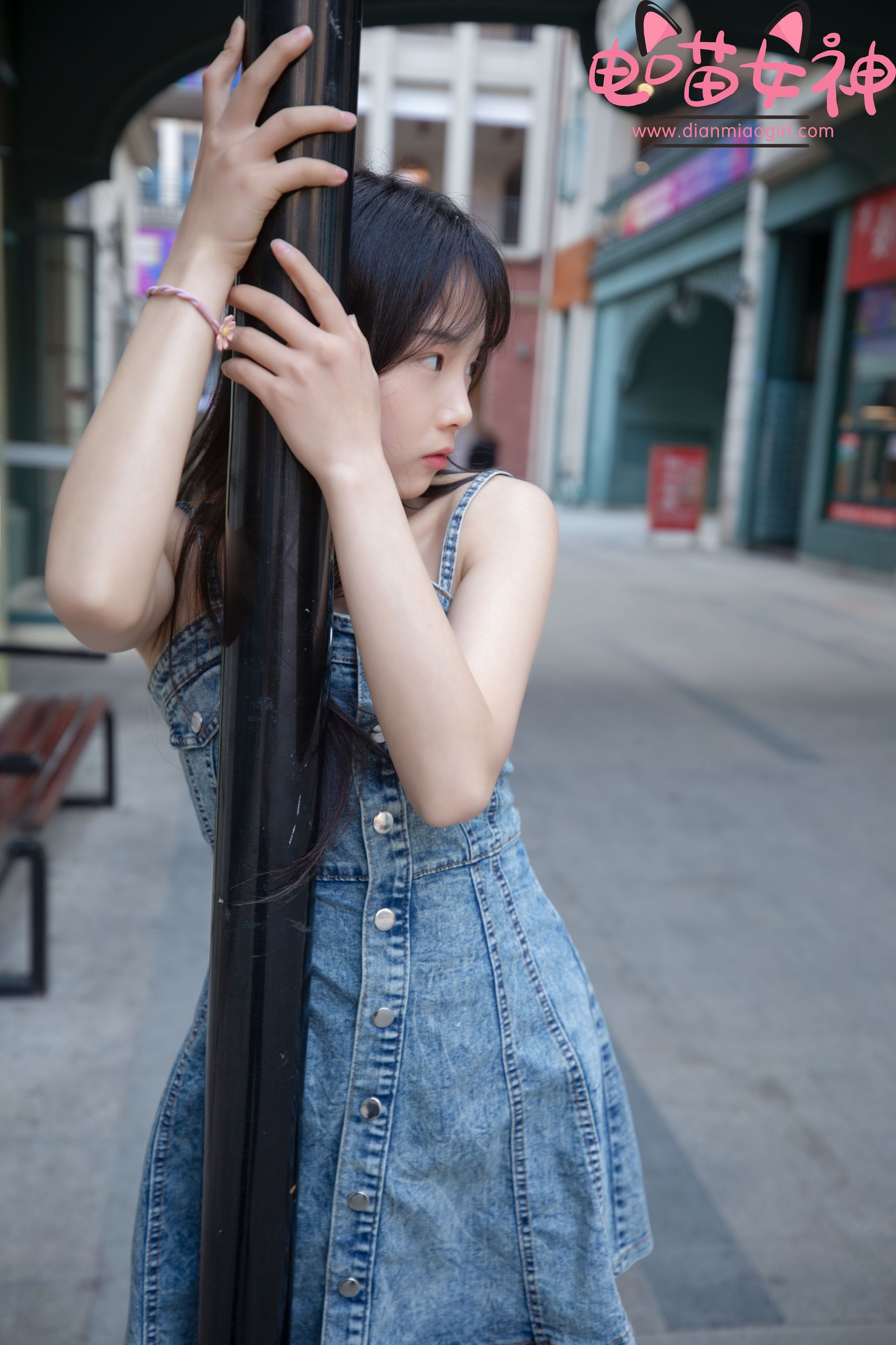 电喵女神 – 灵唯 稚嫩小白鞋 [71P]
