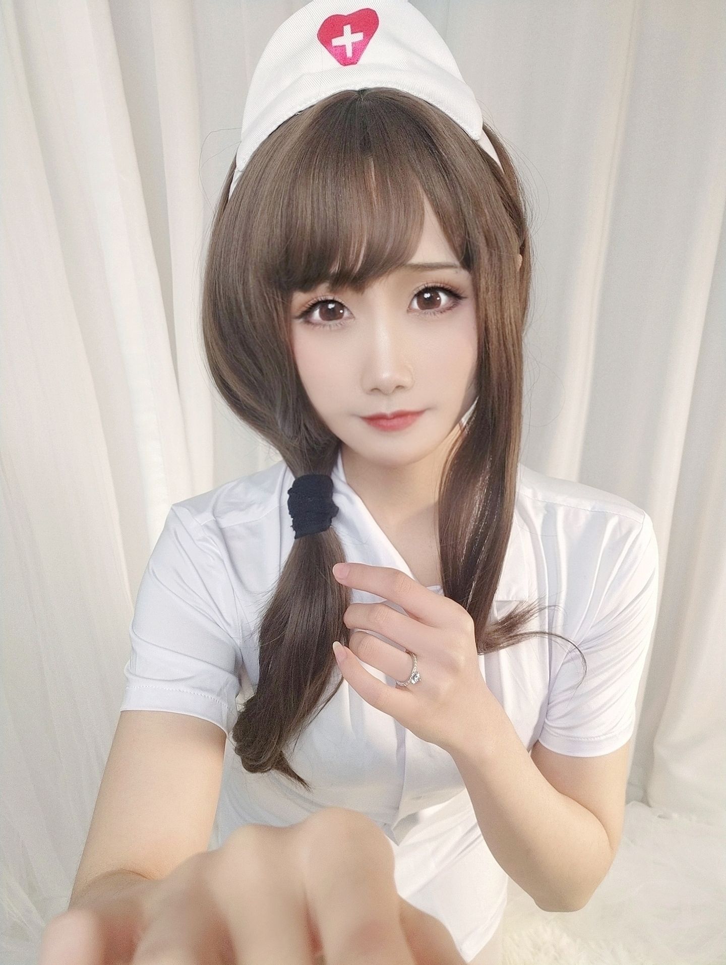 动漫博主曉美媽 – (圣诞自拍)护士人妻 [12P]