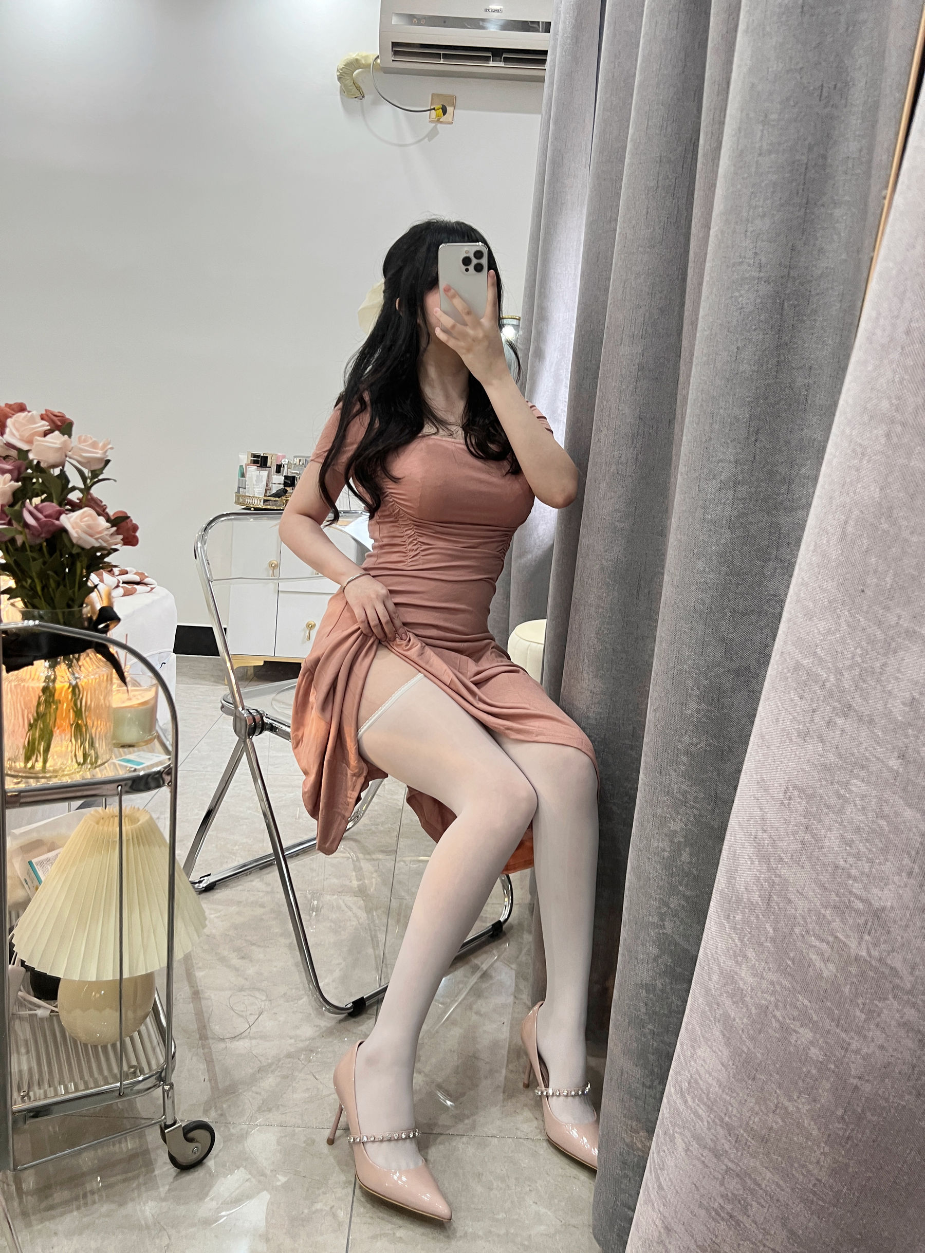 蜜桃少女是依酱呀 – 人妻 [31P]