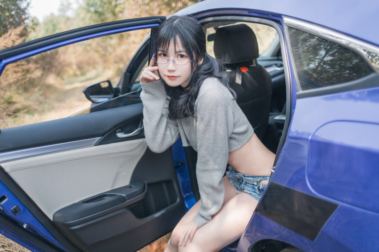 [萝莉COS] 逐月su – 车内篇 [45P]