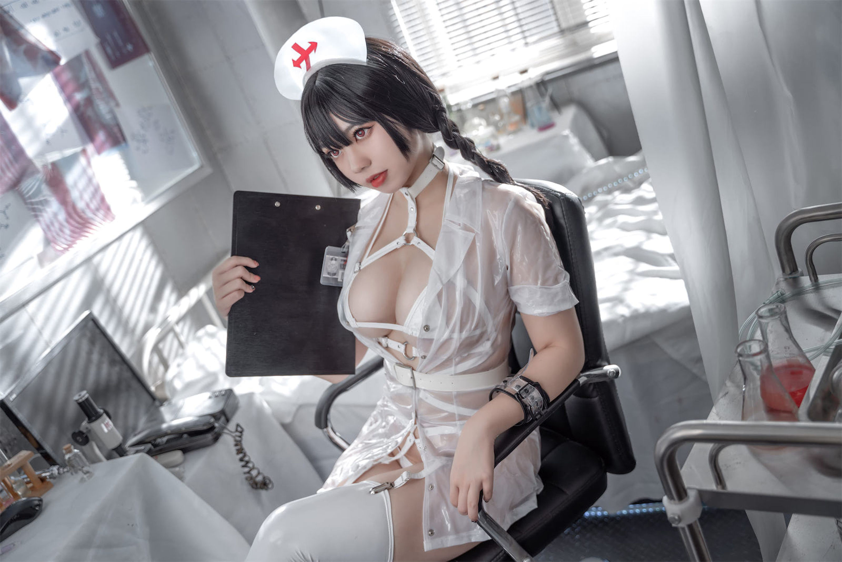 啊日日_Ganlory – 未来白色护士 [52P]