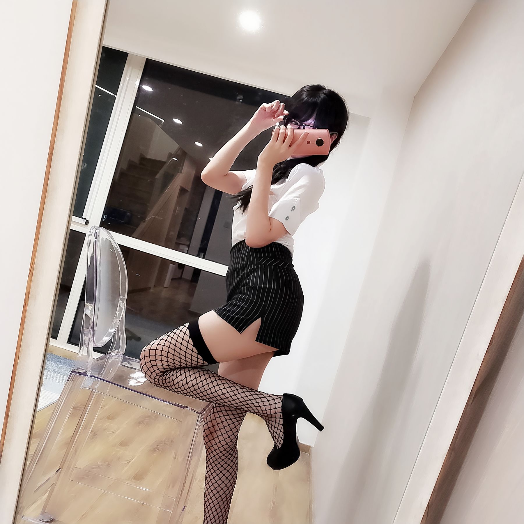 NAGISA魔物喵[fantia] – 黑丝网袜ol~~~ [21P]