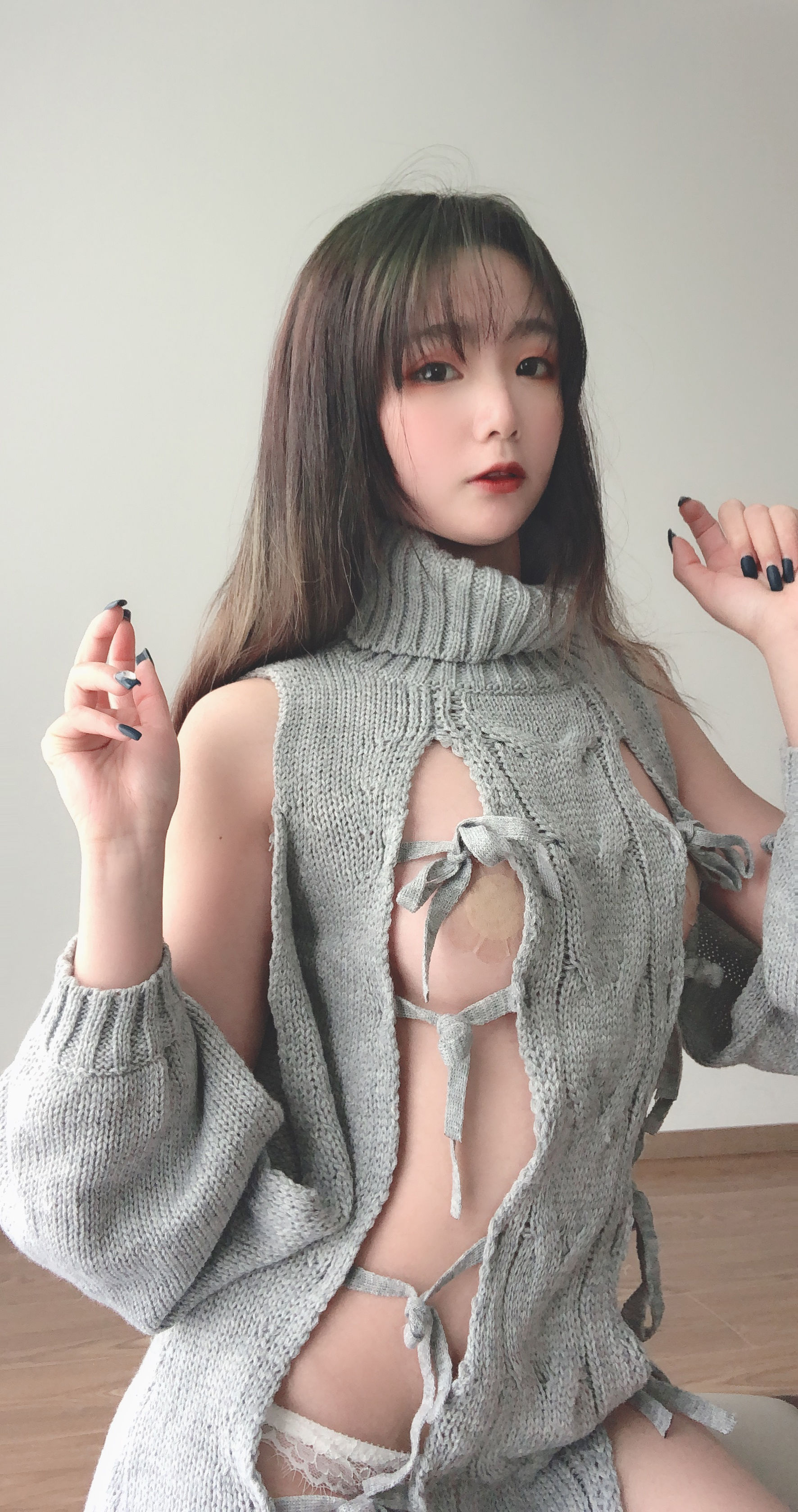 萌妹是青水 露背毛衣 [14P]