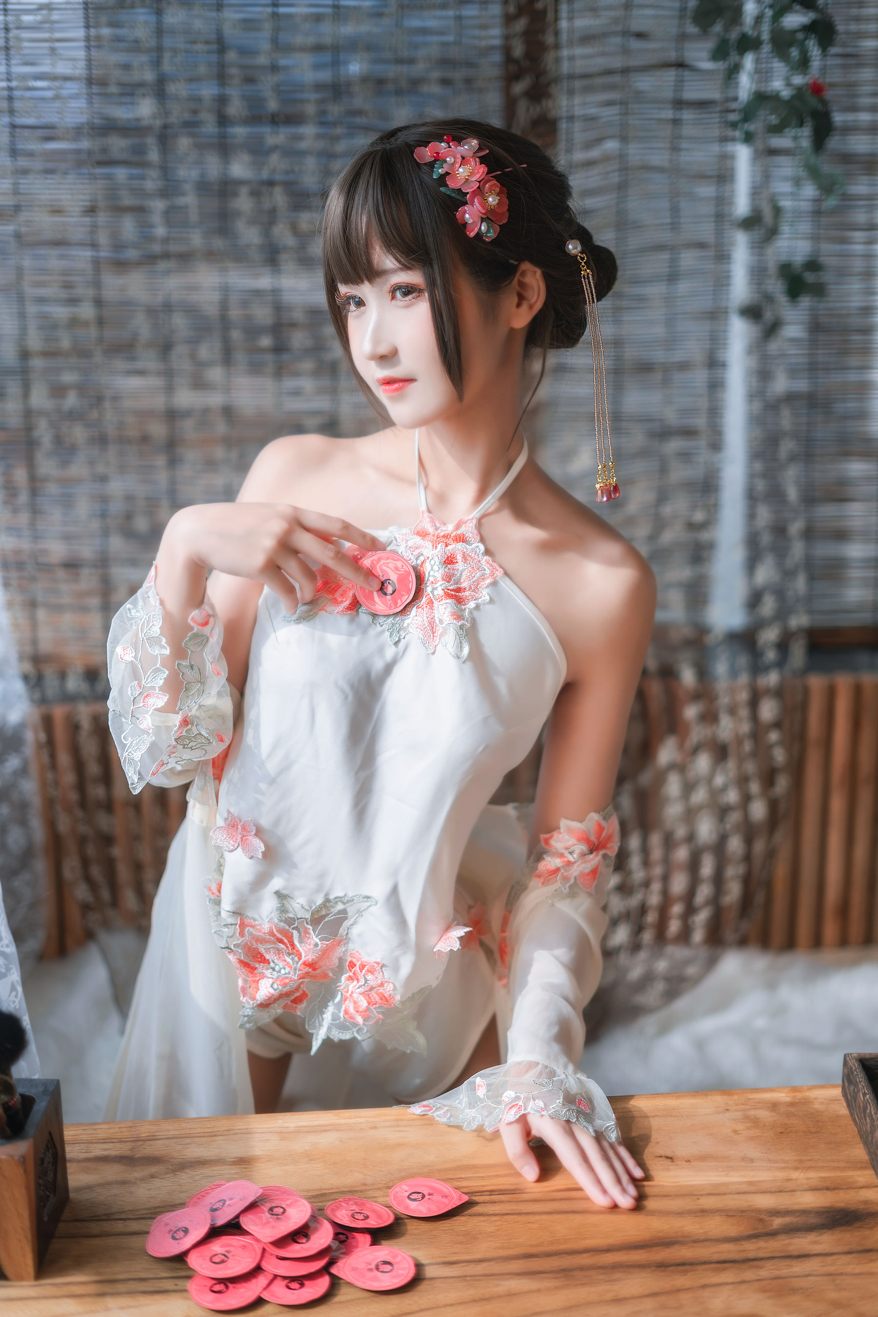 微博妹子三度_69 – 肚兜 [28P]