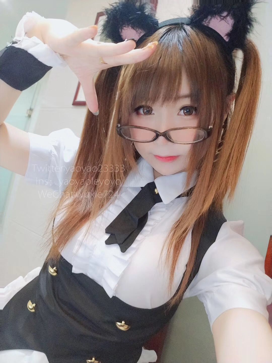 [萝莉COS] 摇摇乐yoyo – 黑丝女仆 [59P]