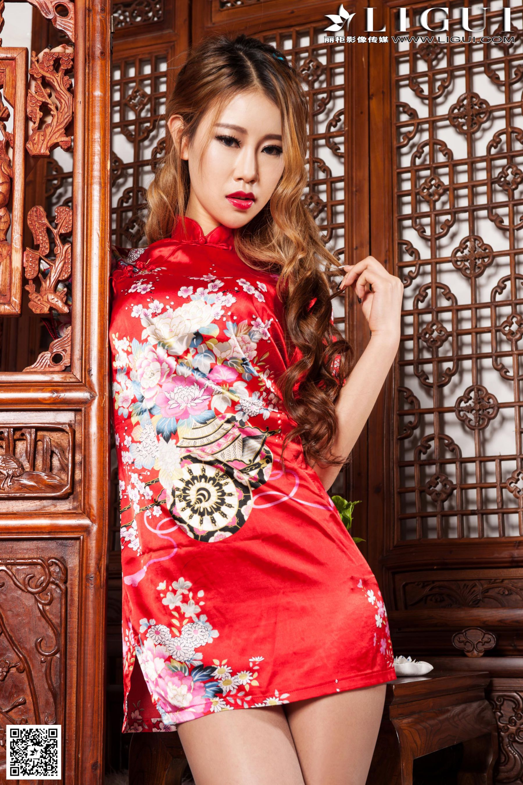 Model 语寒《新年旗袍丝足高跟》上下全集 [丽柜LiGui] 美腿玉足写真图片_第1张