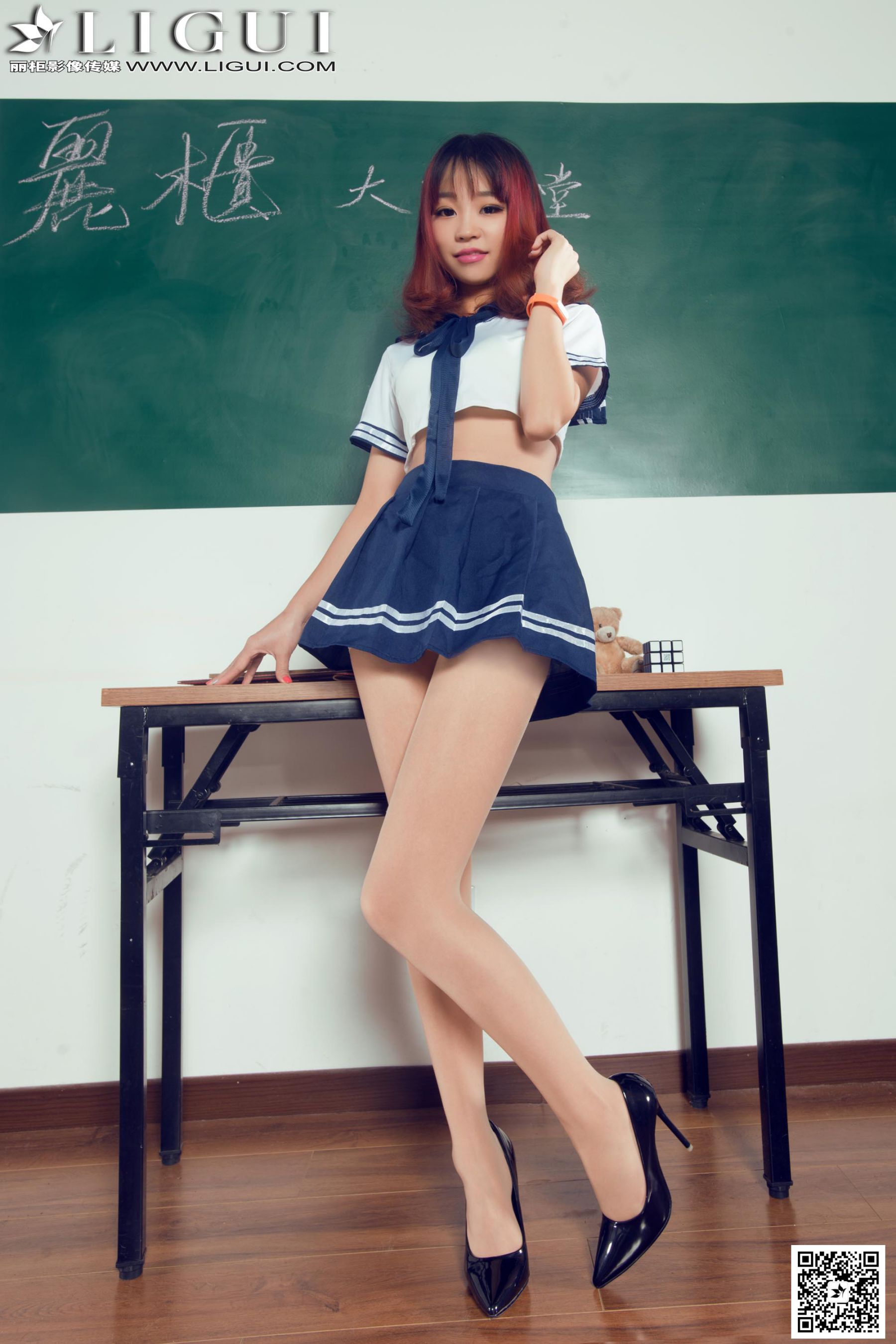 Model Liya《教室里的水手服校花》上下全集 [丽柜LiGui] 美腿玉足写真图片_第1张