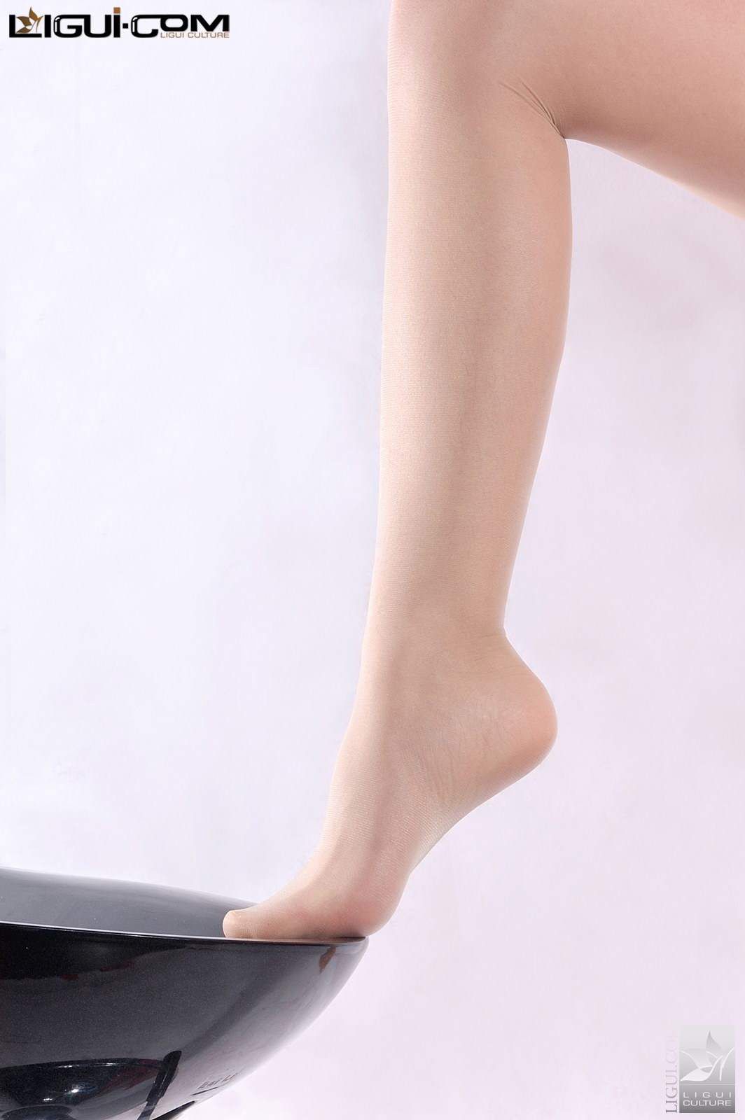 Model 陈雅楠《粉红高跟女郎》 [丽柜LiGui] 丝足写真图片_第1张