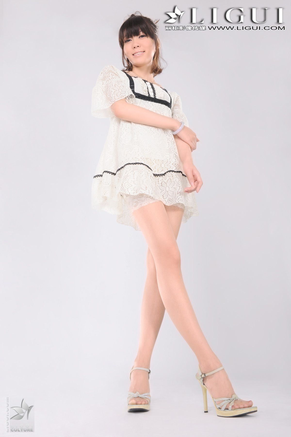 Model 樂樂《丝足美腿的诱惑》 上下合集 [丽柜LiGui] 美腿玉足写真图片_第1张