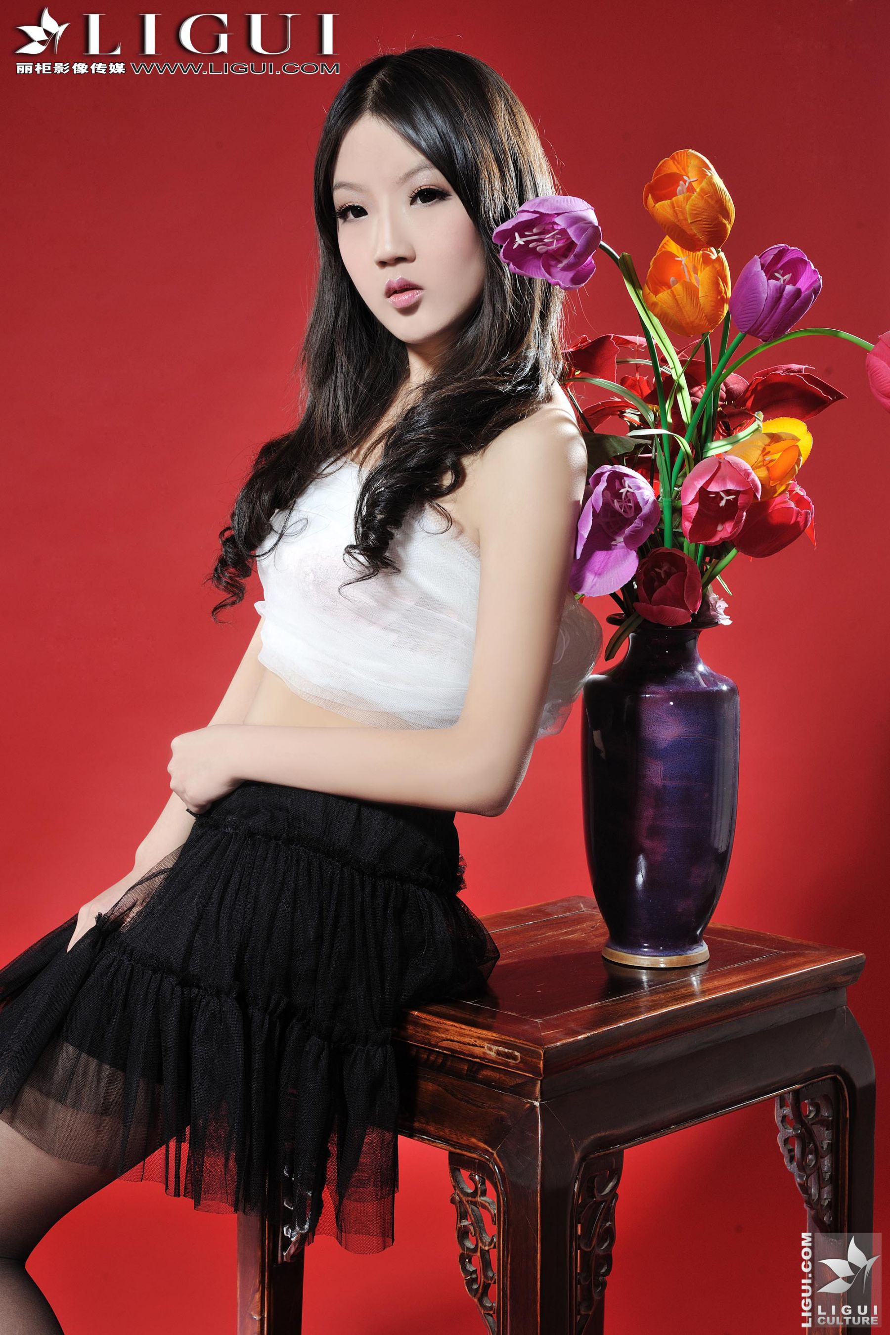 [丽柜贵足LiGui] Model 司琪《黑丝美足》美腿丝足写真图片_第1张