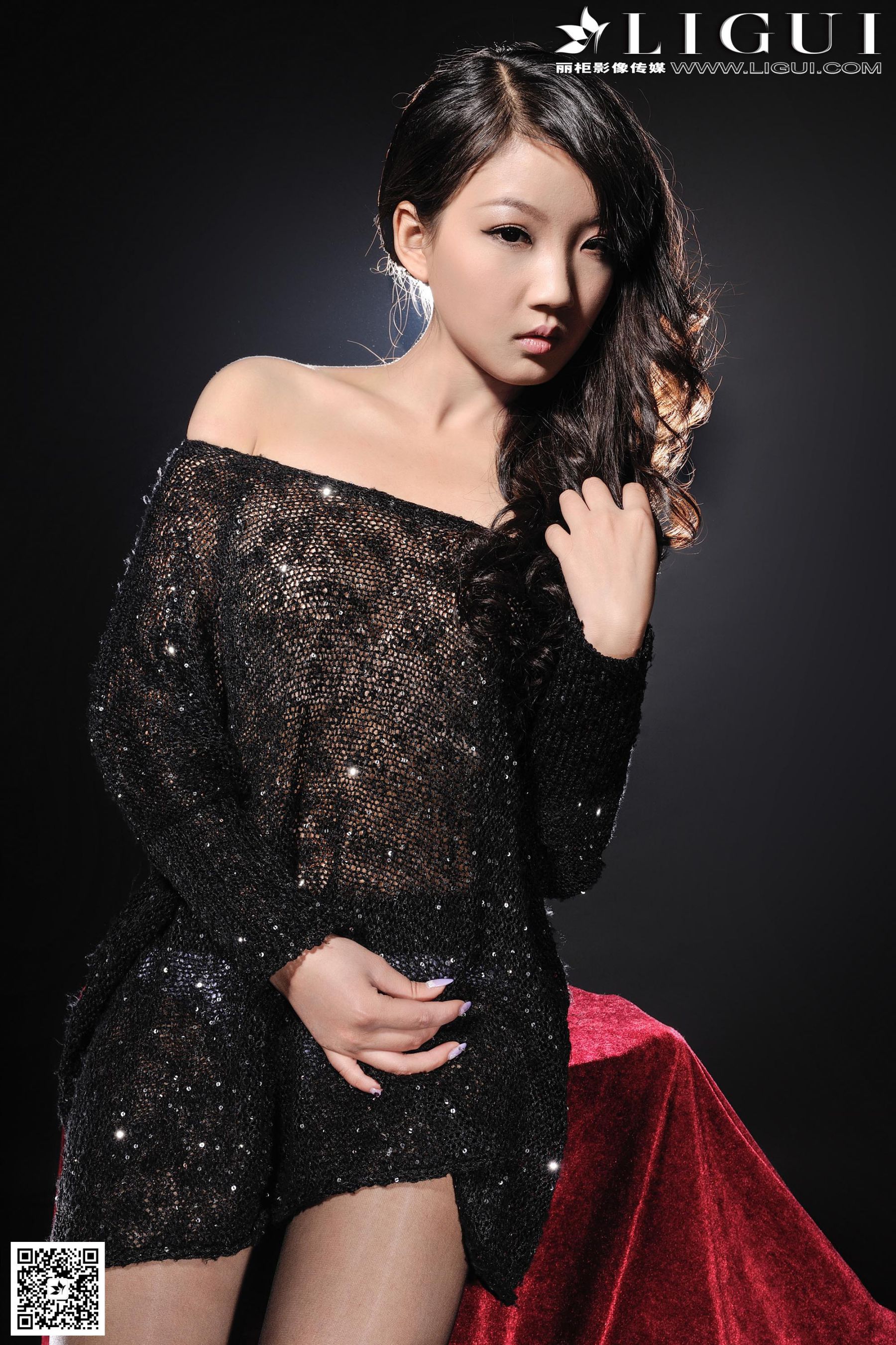 [丽柜LiGui] Model 司琪《贵美人黑丝美足》美腿玉足写真图片_第1张