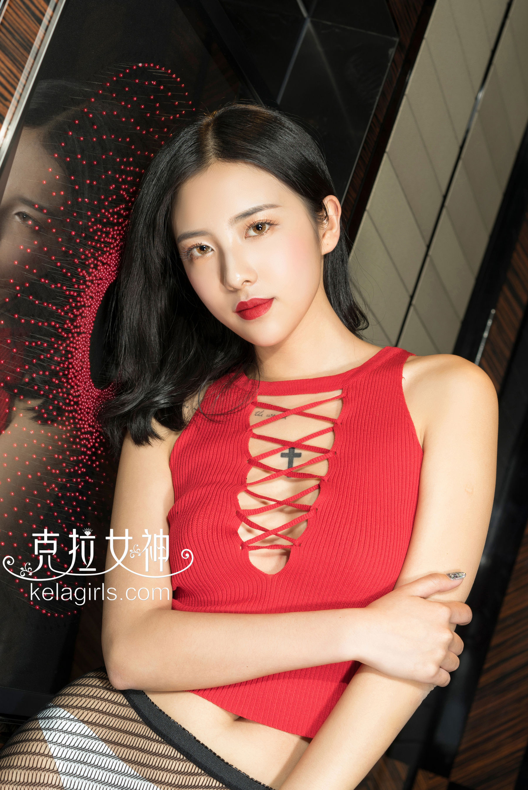 凌雪《缠丝绕网》 [克拉女神]_第2张