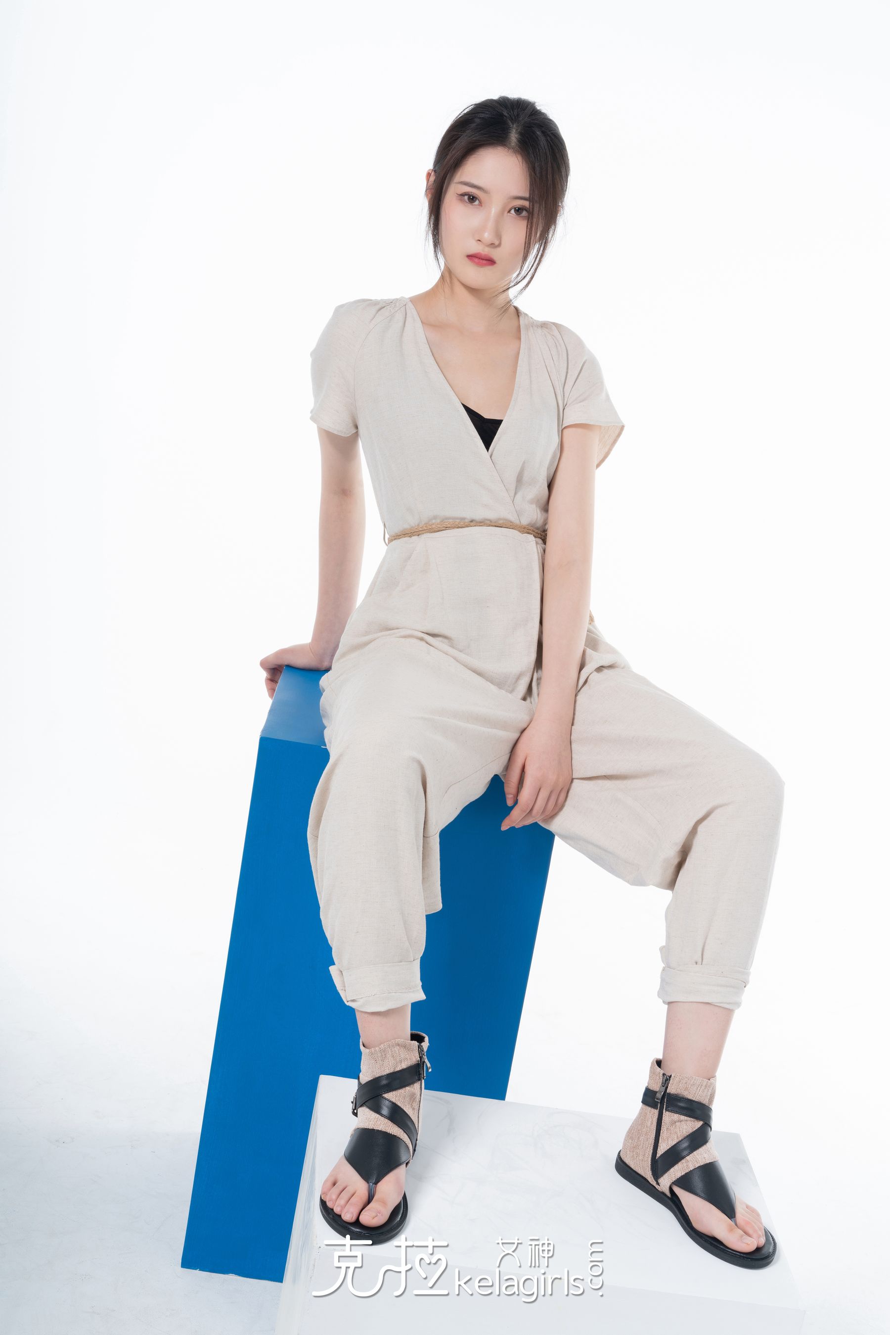 [克拉女神Kelagirls]  嘉萌 脱鞋量脚_第5张