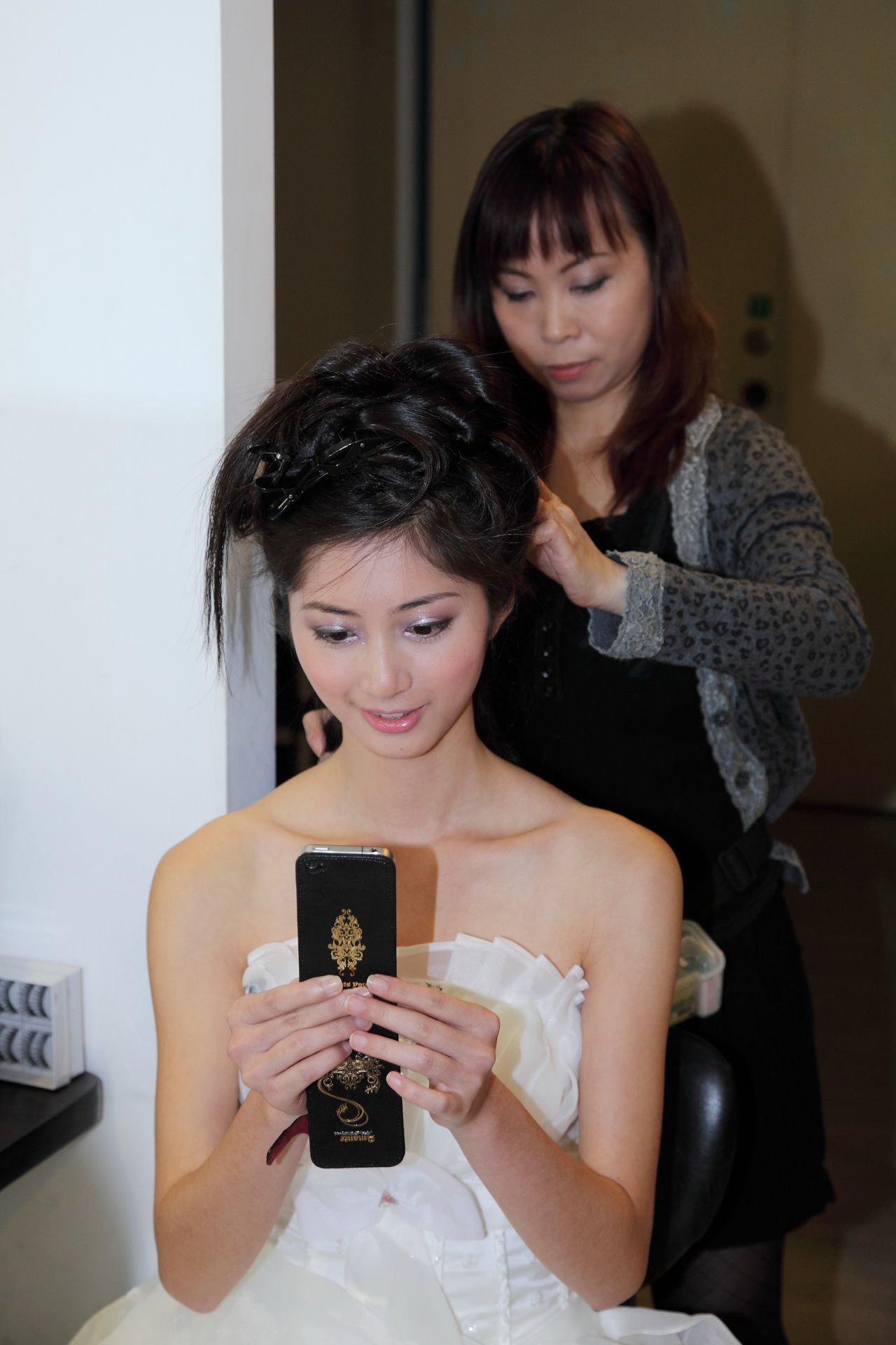 台湾气质美女Emily《唯美白色婚纱》_第1张