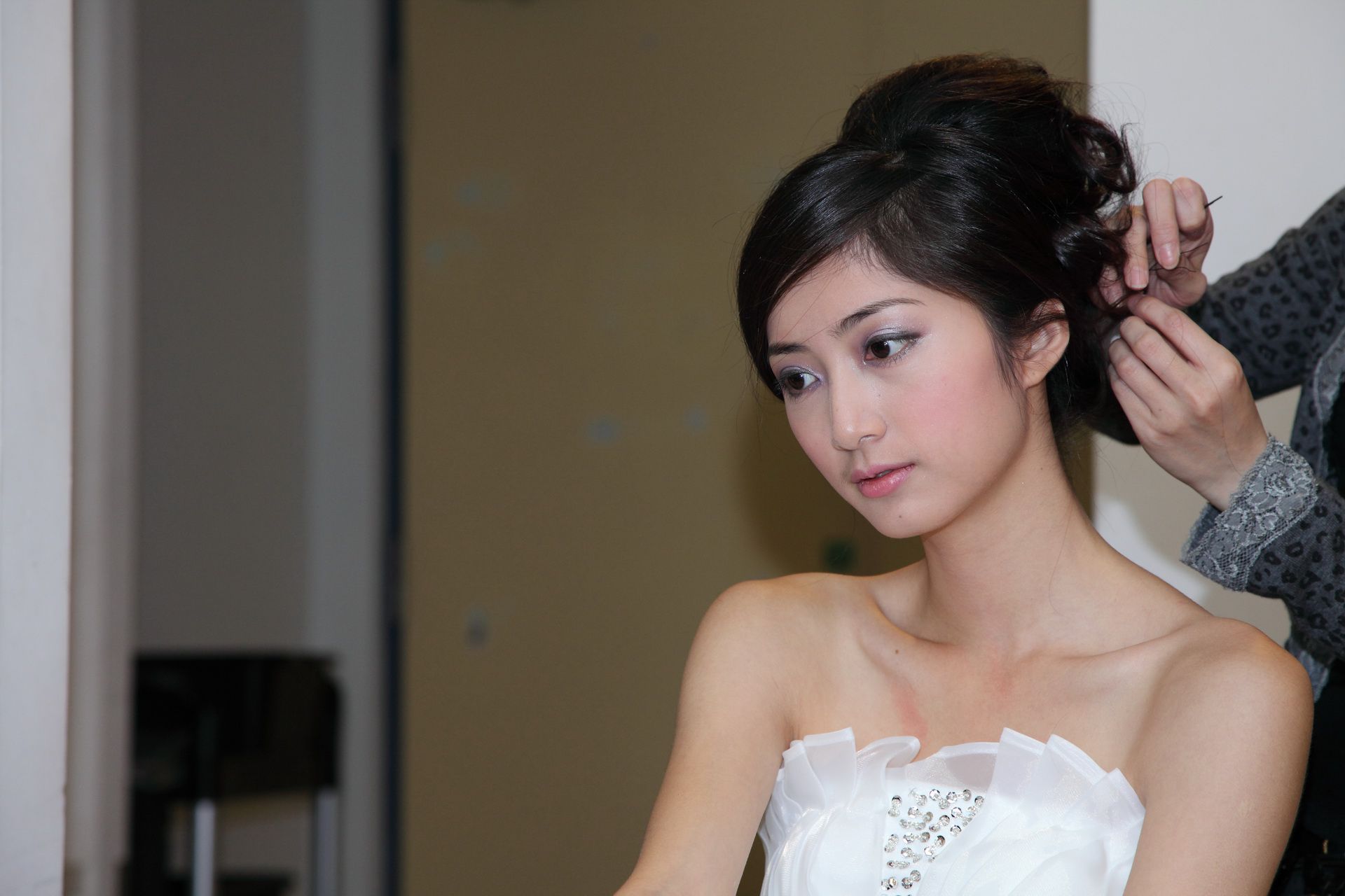 台湾气质美女Emily《唯美白色婚纱》_第2张