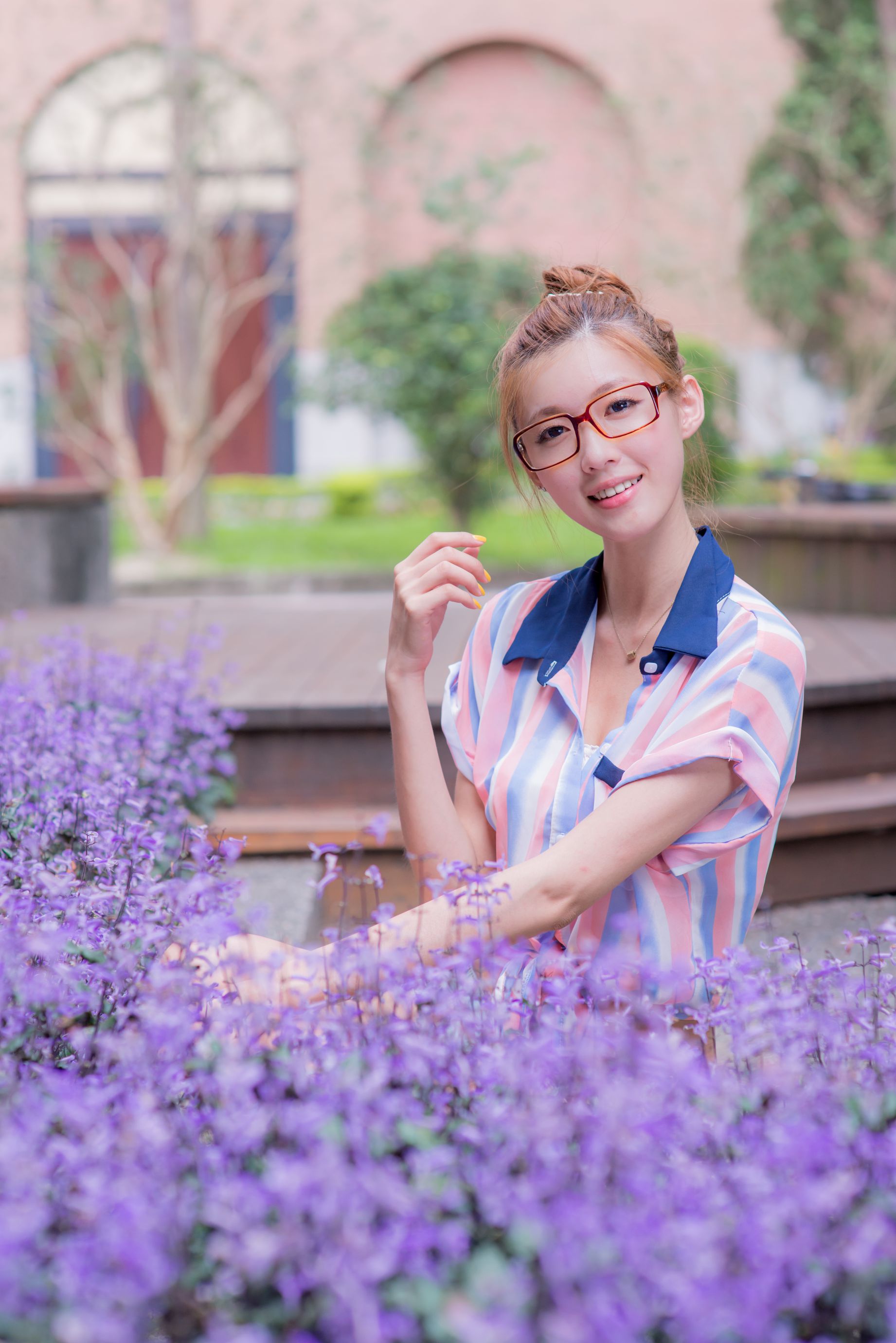 Kila晶晶/廖挺伶《小清新热裤美腿街拍》_第1张