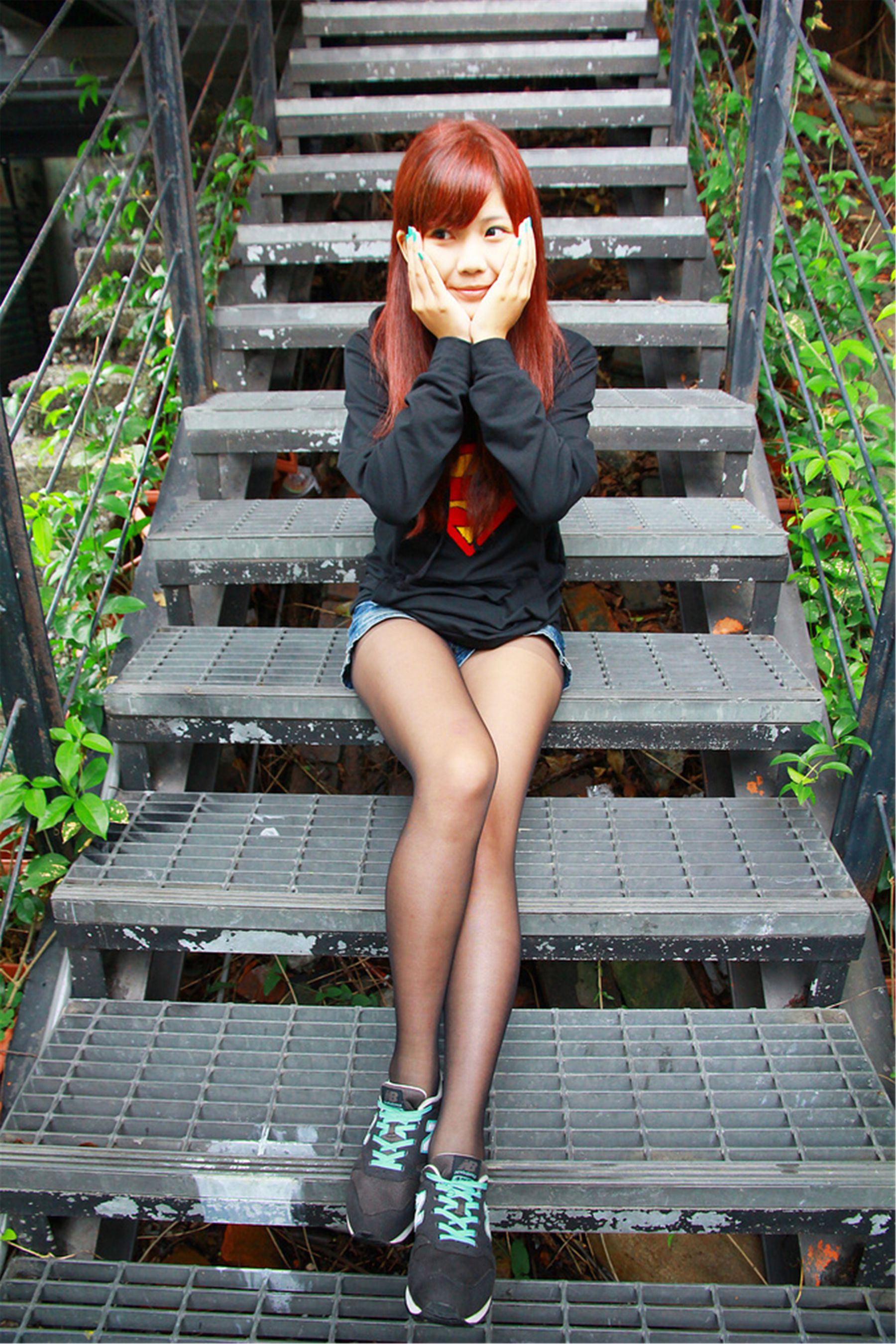 台湾美少女小静《電影公園外拍》_第3张