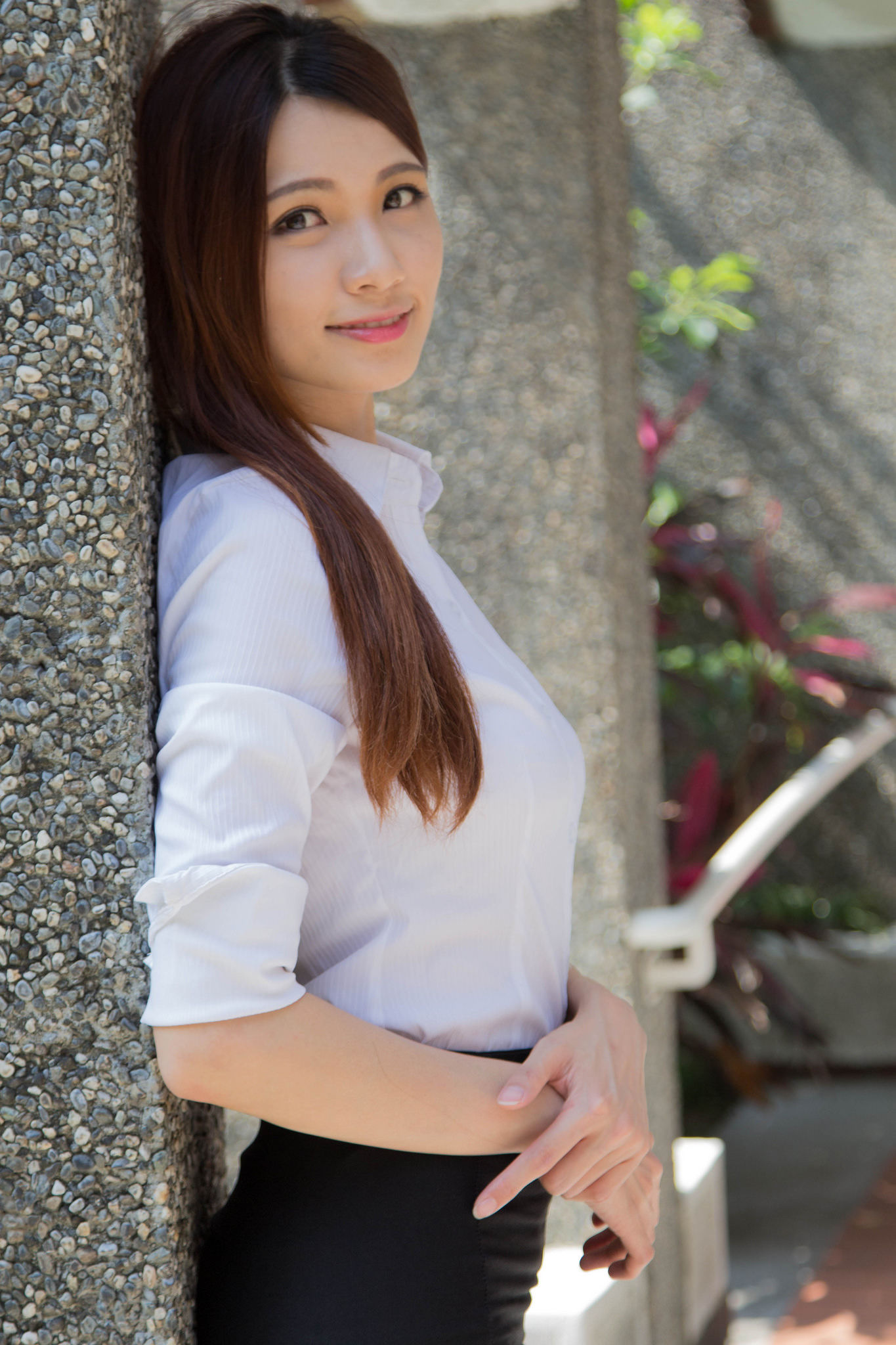[台湾网红美女] 蔡译心Candice《台大外拍 女教师》_第2张