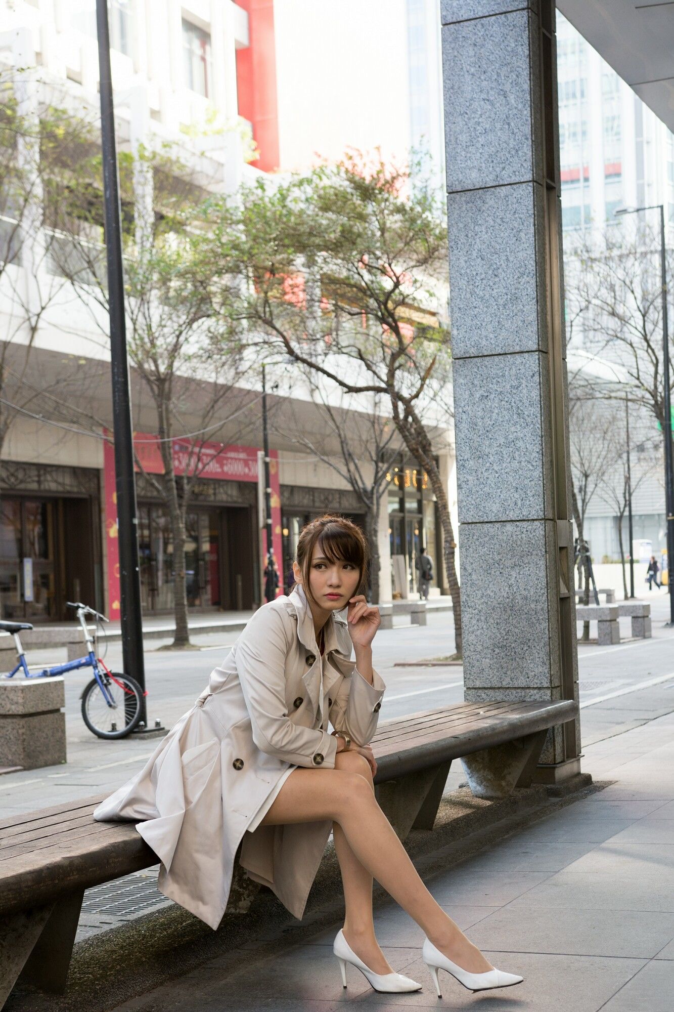 [台湾正妹] 蔡译心Candice《信義區周邊 时尚风衣街拍》_第3张