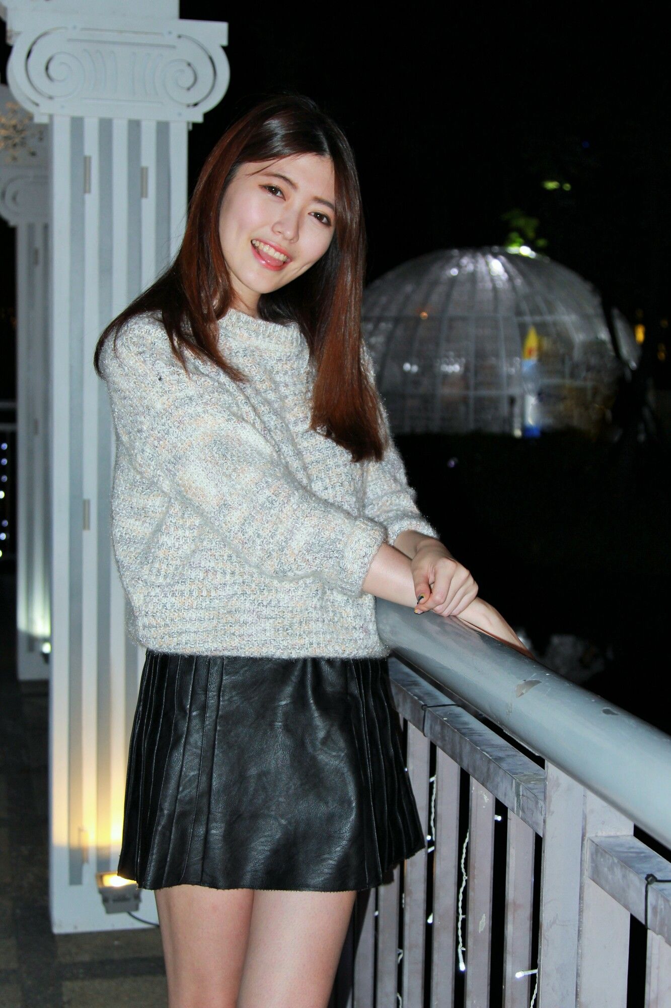 [台湾网红美女] 黄品瑄《板橋耶誕城夜拍》_第1张