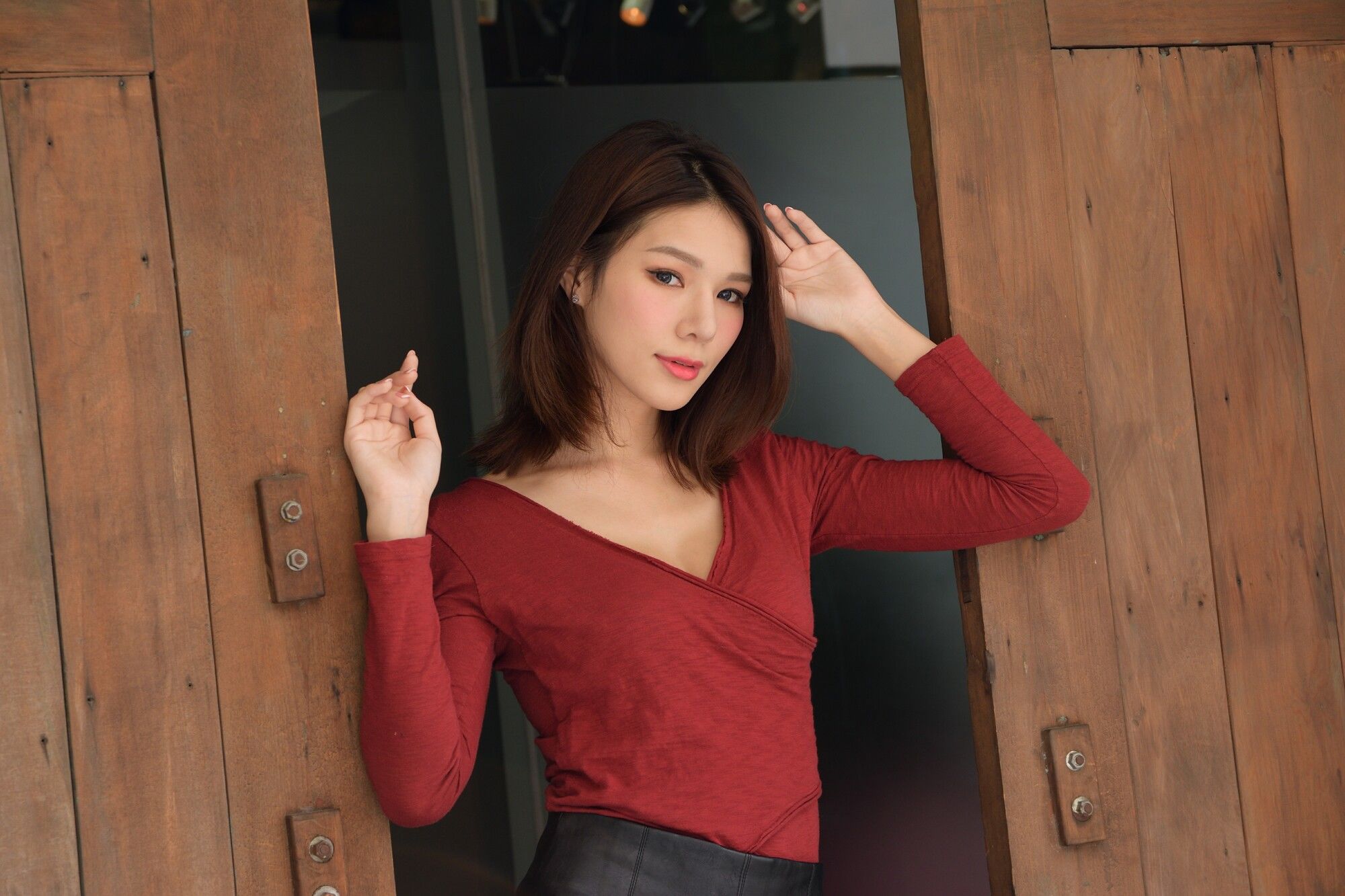 [台湾网红美女] Kate - 外拍超短皮裙系列_第2张