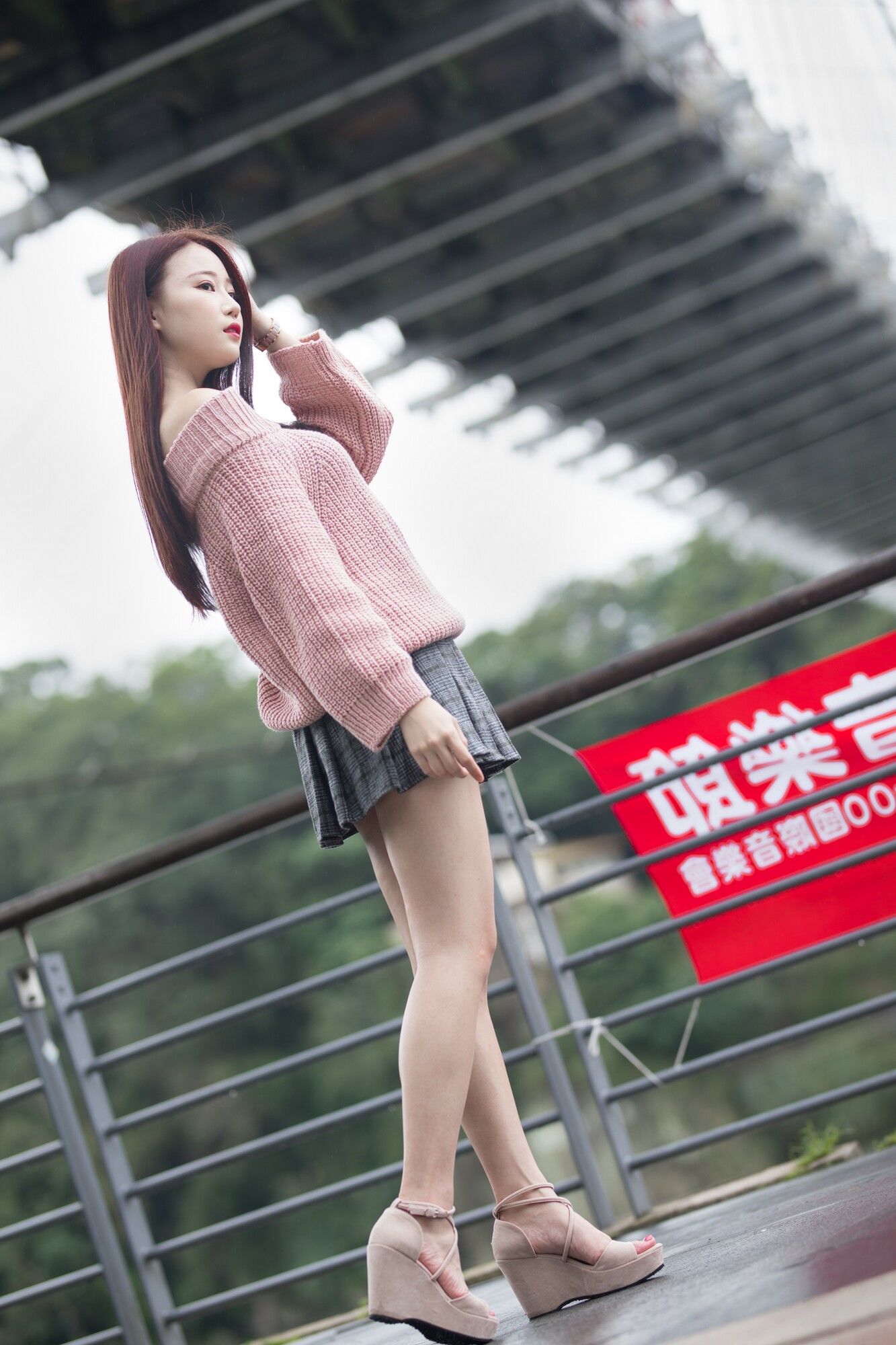 [台湾网红美女] Lia杨思原《新店碧潭》_第4张