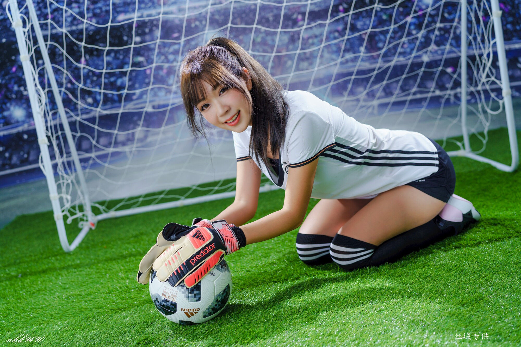 [台湾正妹]  薩琳 足球&嘻哈風（兩套服裝）_第1张