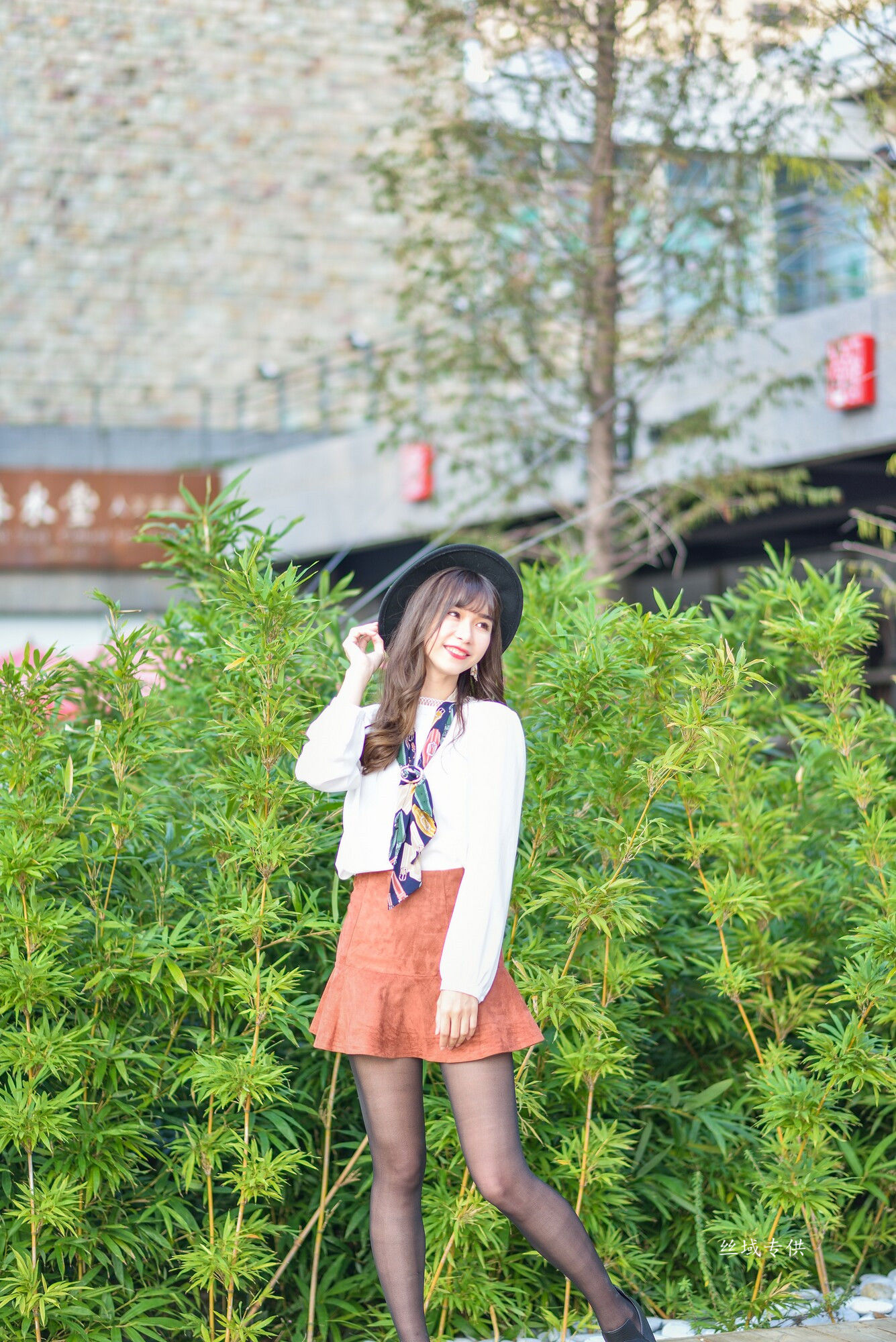 [台湾正妹] 題題 國美館.時裝 黑丝小妹短裙街拍_第5张