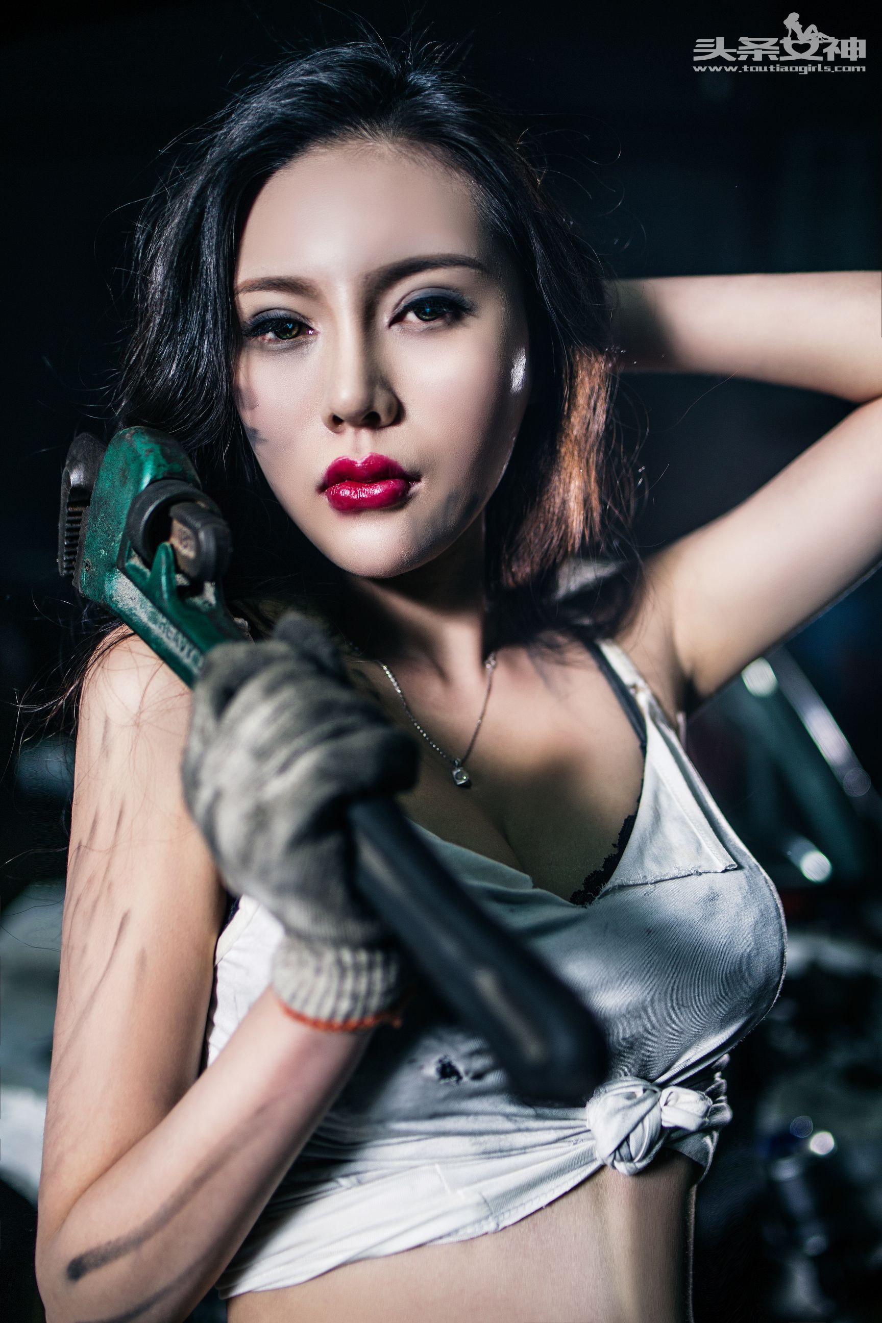 米娅《修车美女》 [头条女神]_第5张