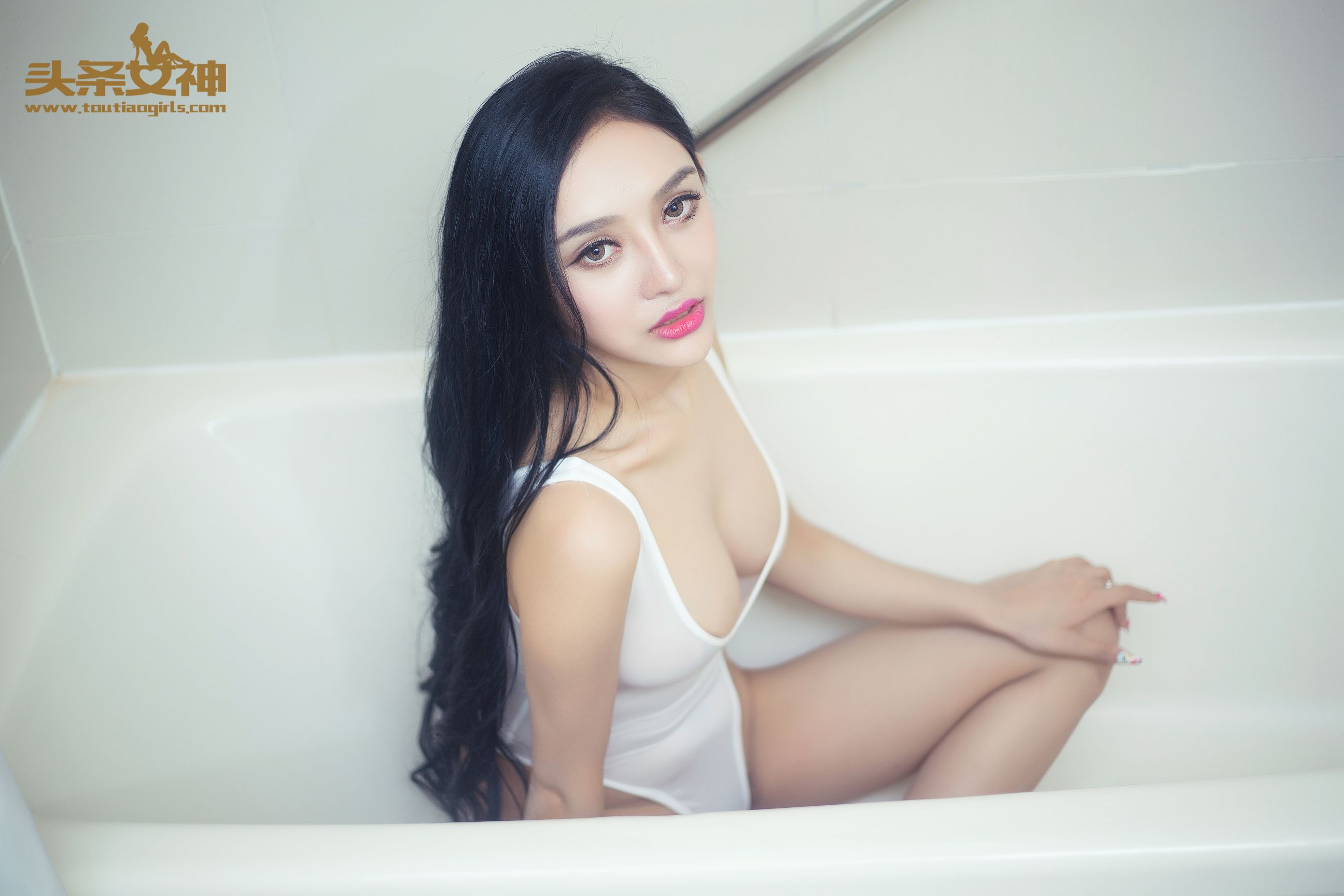 珞可可《极致湿身 白色比基尼》 [头条女神]_第4张