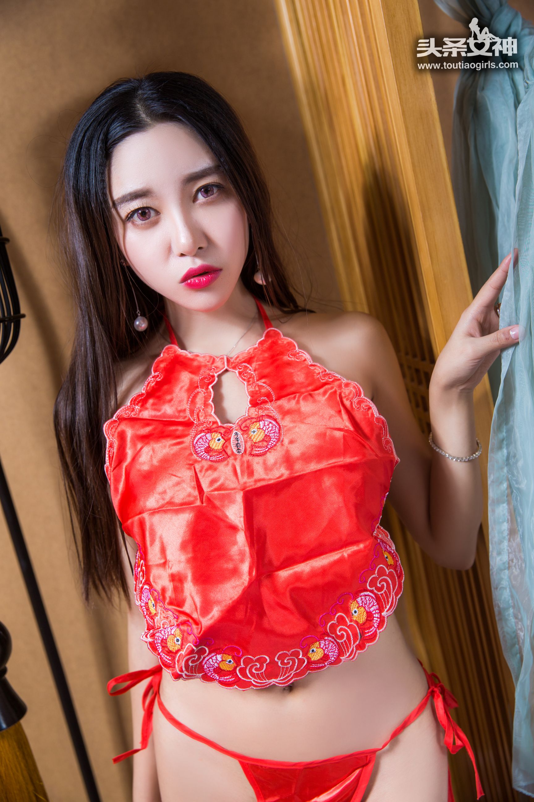 李梓熙《蜜汁痴女 红肚兜》 [头条女神] VIP专享_第4张