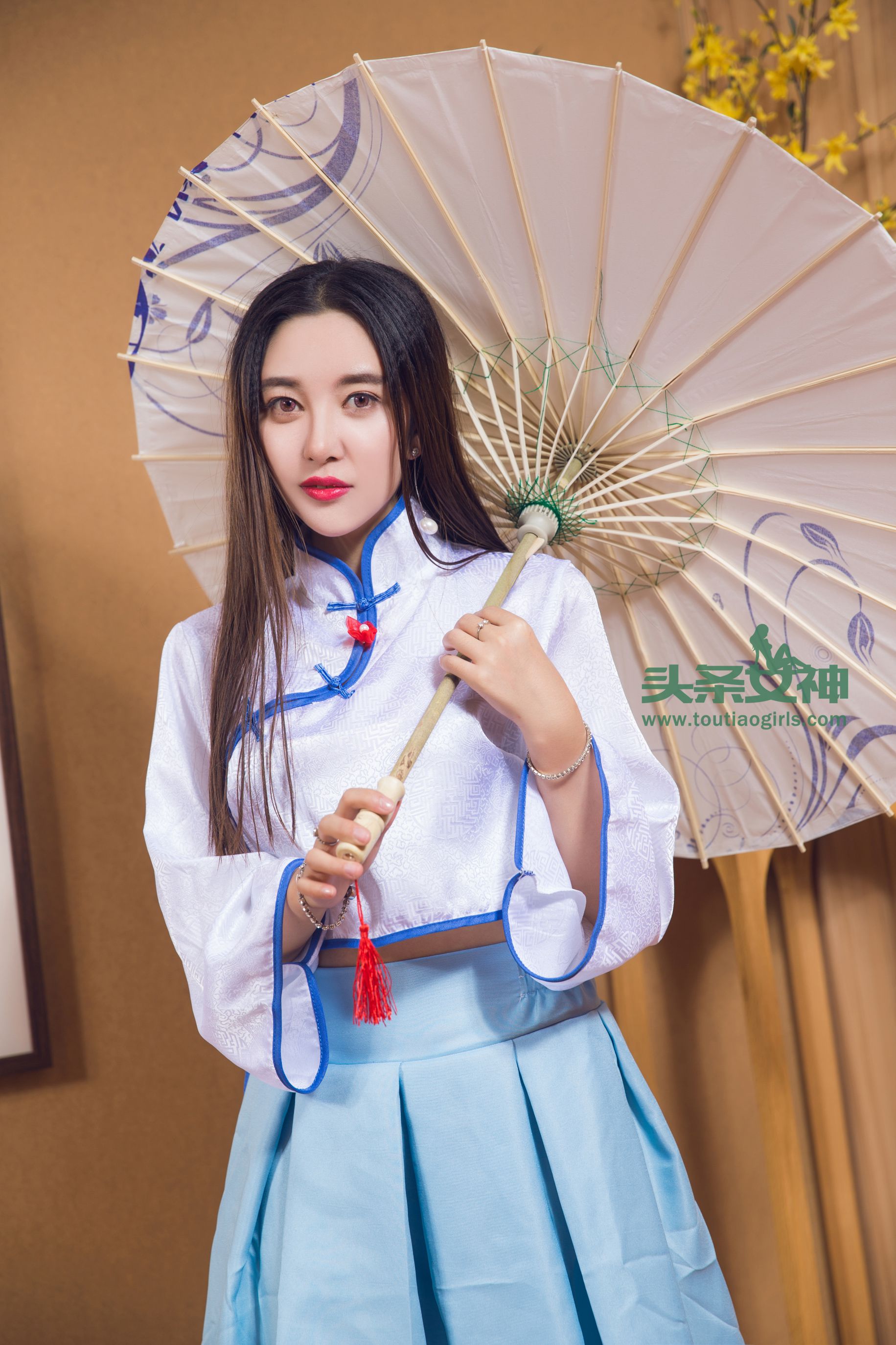 李梓熙《全身解禁 洛天依COS》 [头条女神] VIP专享_第1张