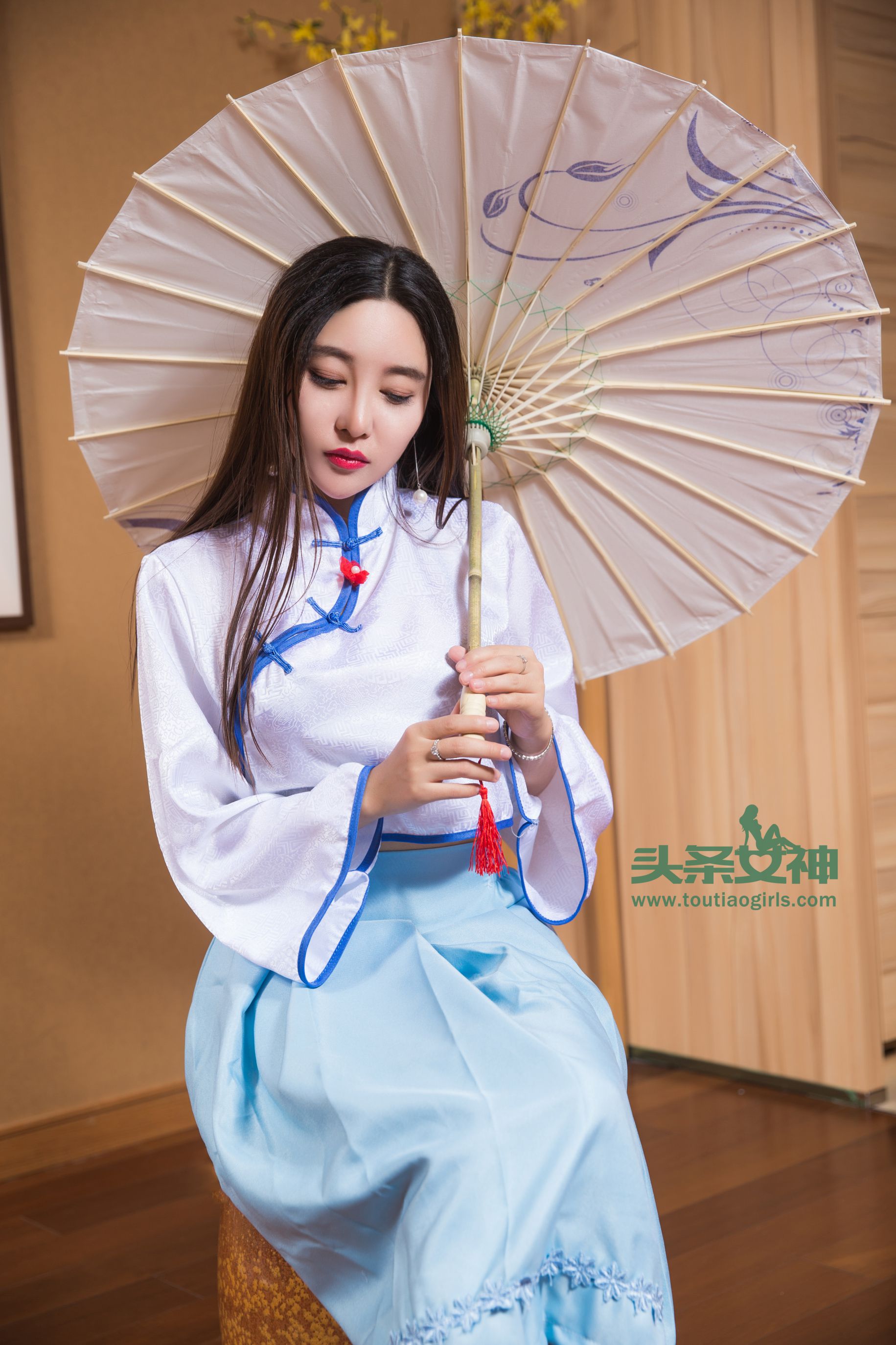 李梓熙《全身解禁 洛天依COS》 [头条女神] VIP专享_第4张