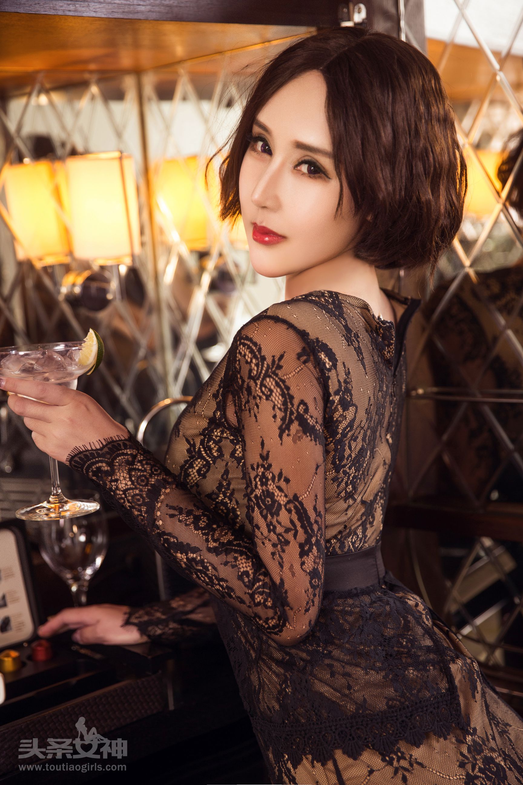 娜依灵儿《蜜臀物语 梨涡浅笑》 [头条女神] VIP专享_第1张