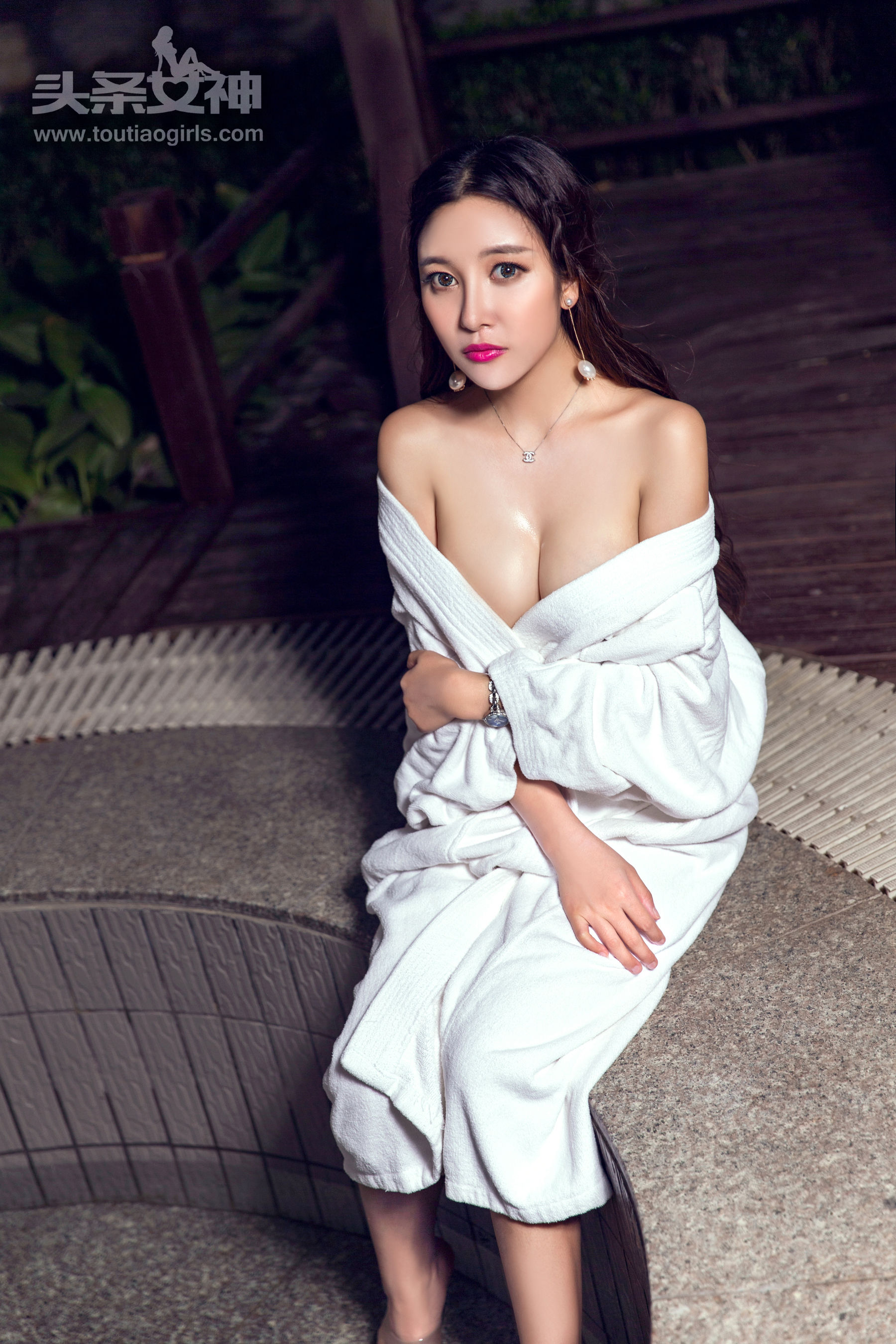 李梓熙《汤泉美人》 [头条女神]_第1张