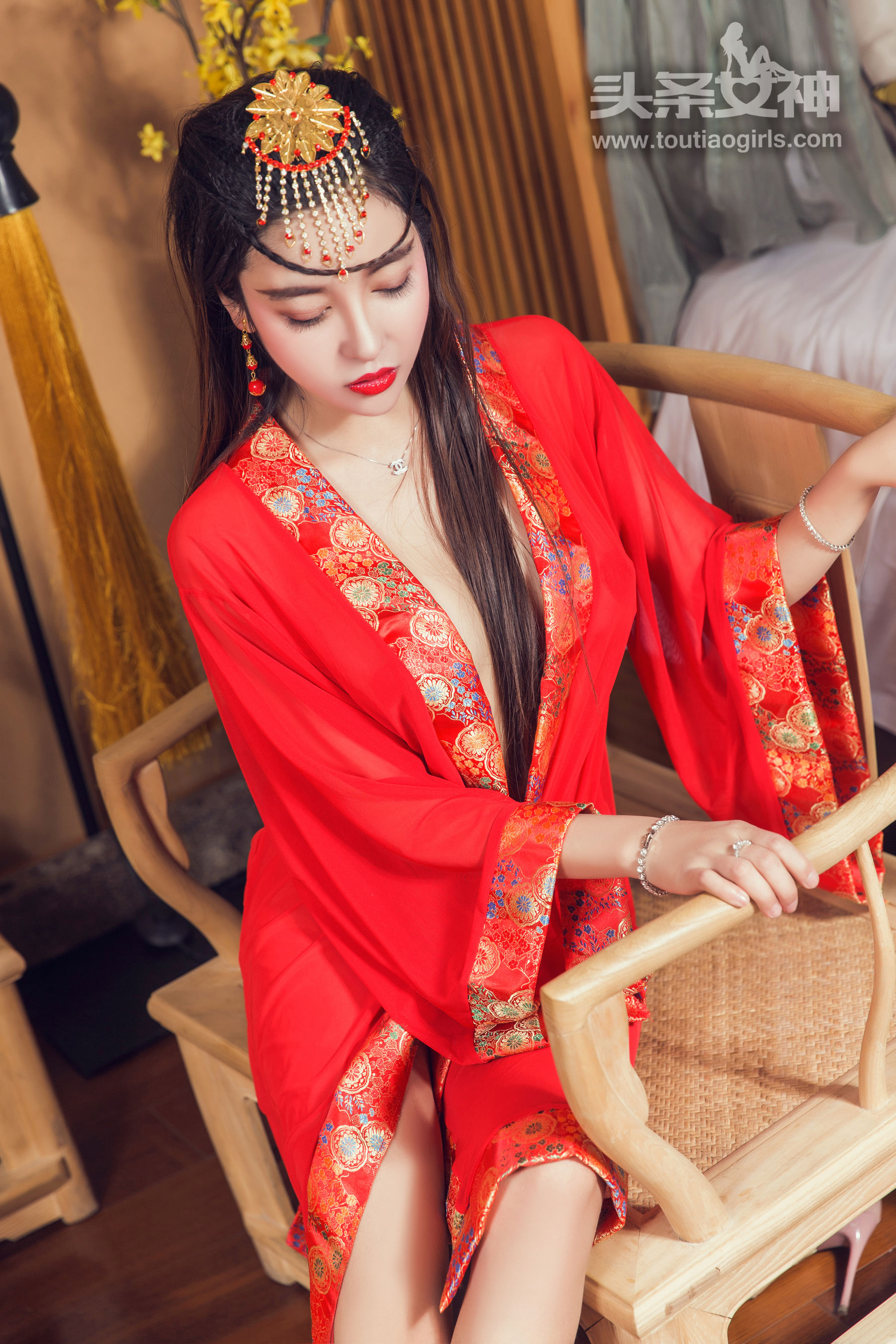 李梓熙《SSS级熟女》 [头条女神]_第1张