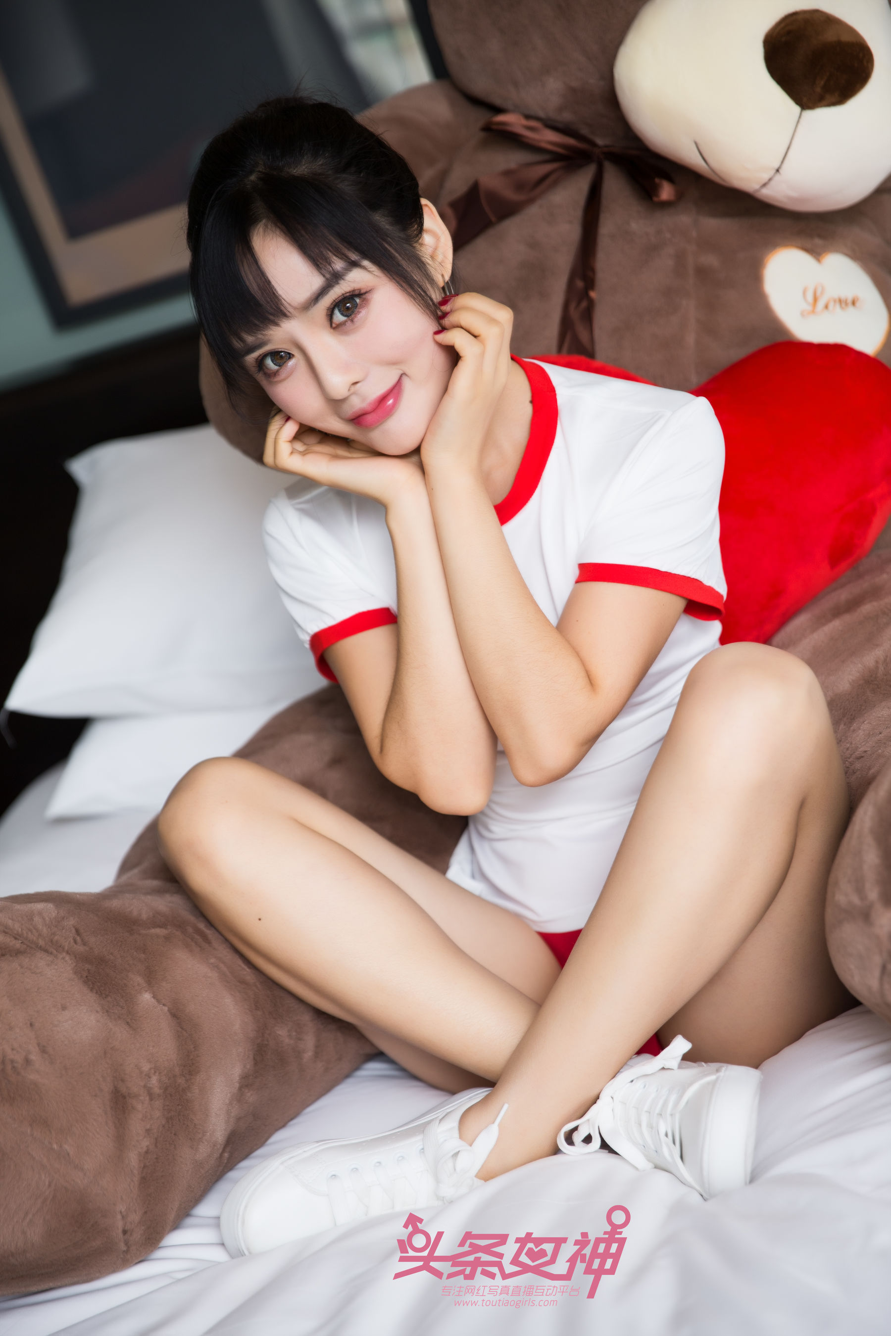 周熙妍《小可爱女孩》 [头条女神Toutiaogirls]_第2张