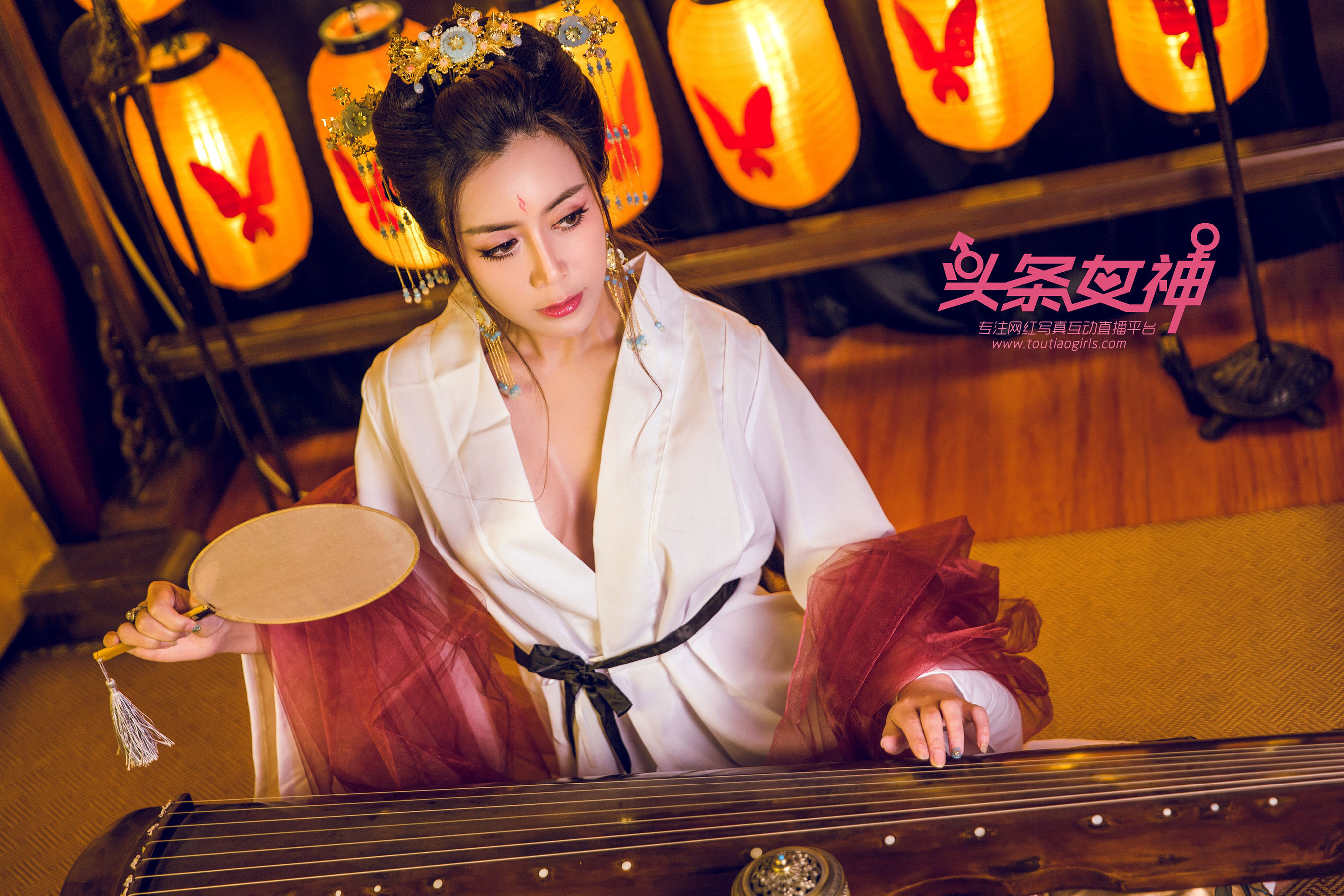 萱宸《当代女帝》 [头条女神Toutiaogirls]_第4张
