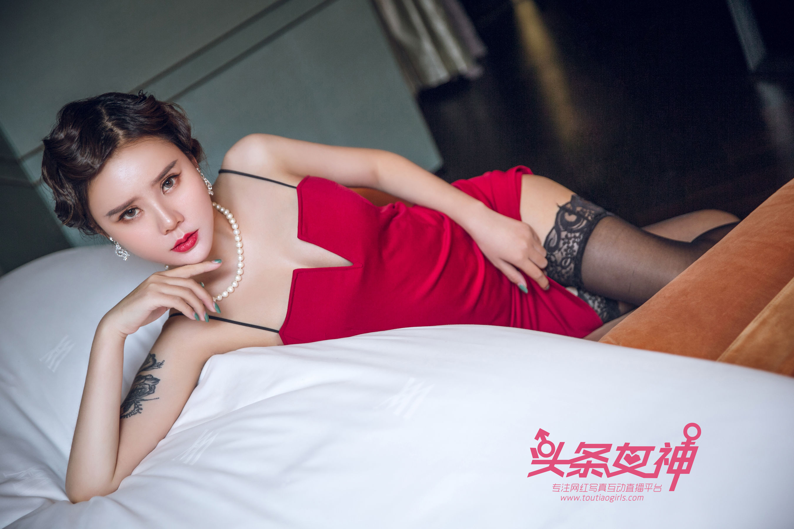 爱丽莎《夜上海 旗袍LOGO》 [头条女神TouTiao]_第4张