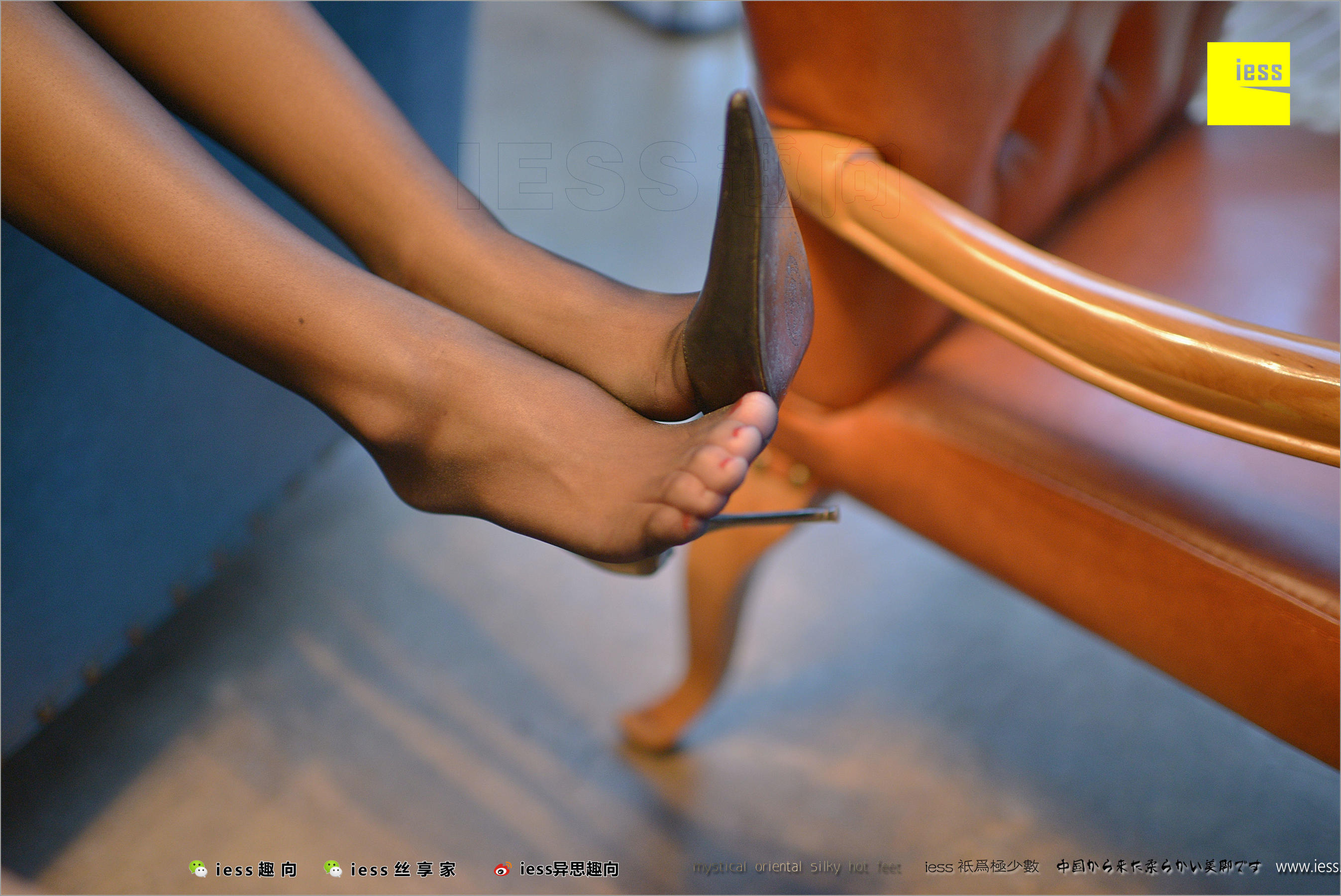 小黑妹静静《小黑妞的黑丝美腿》 [异思趣向IESS] 丝足便当209_第1张