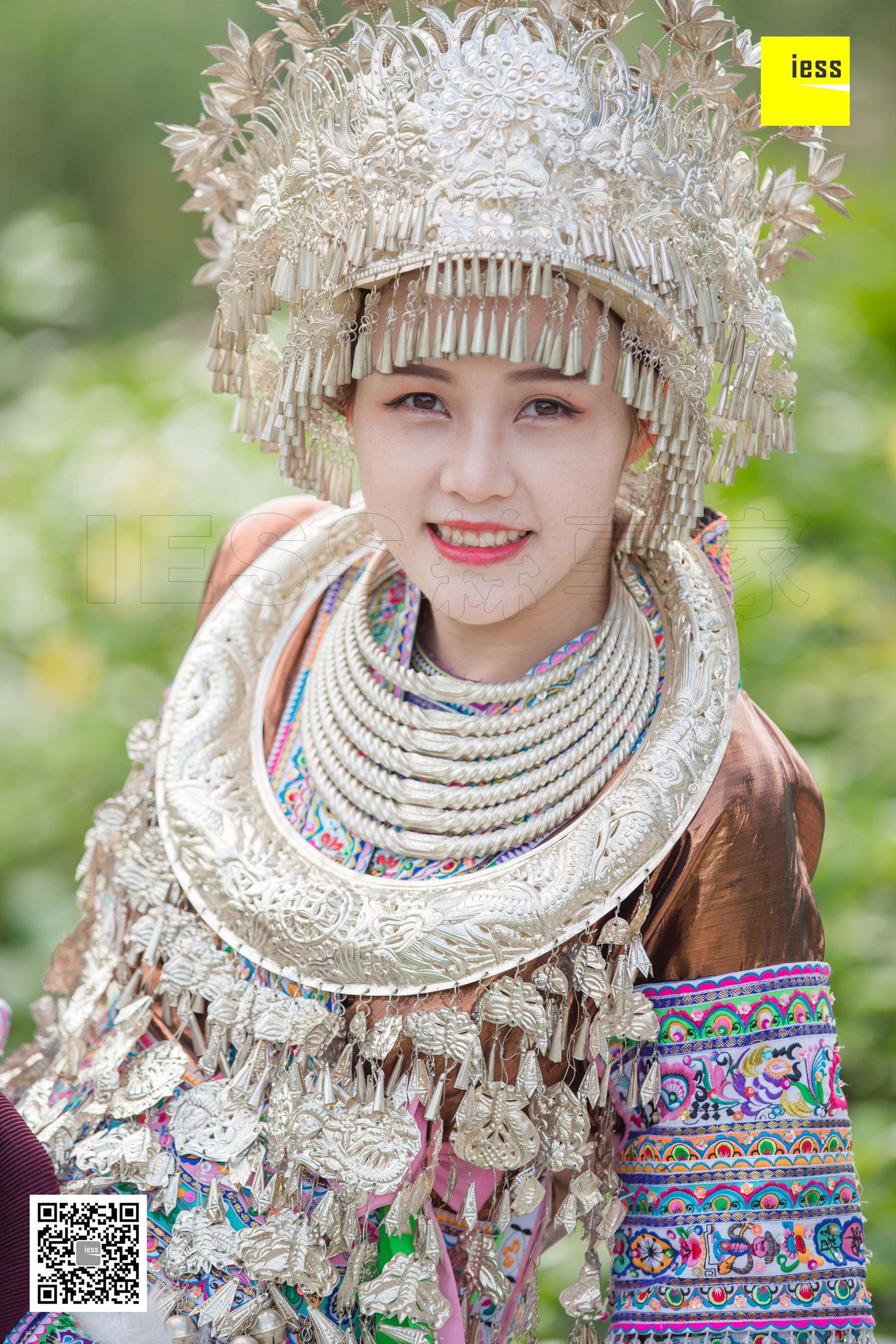 [异思趣向IESS] 模特 九妹《穿丝袜的苗族九妹》_第4张