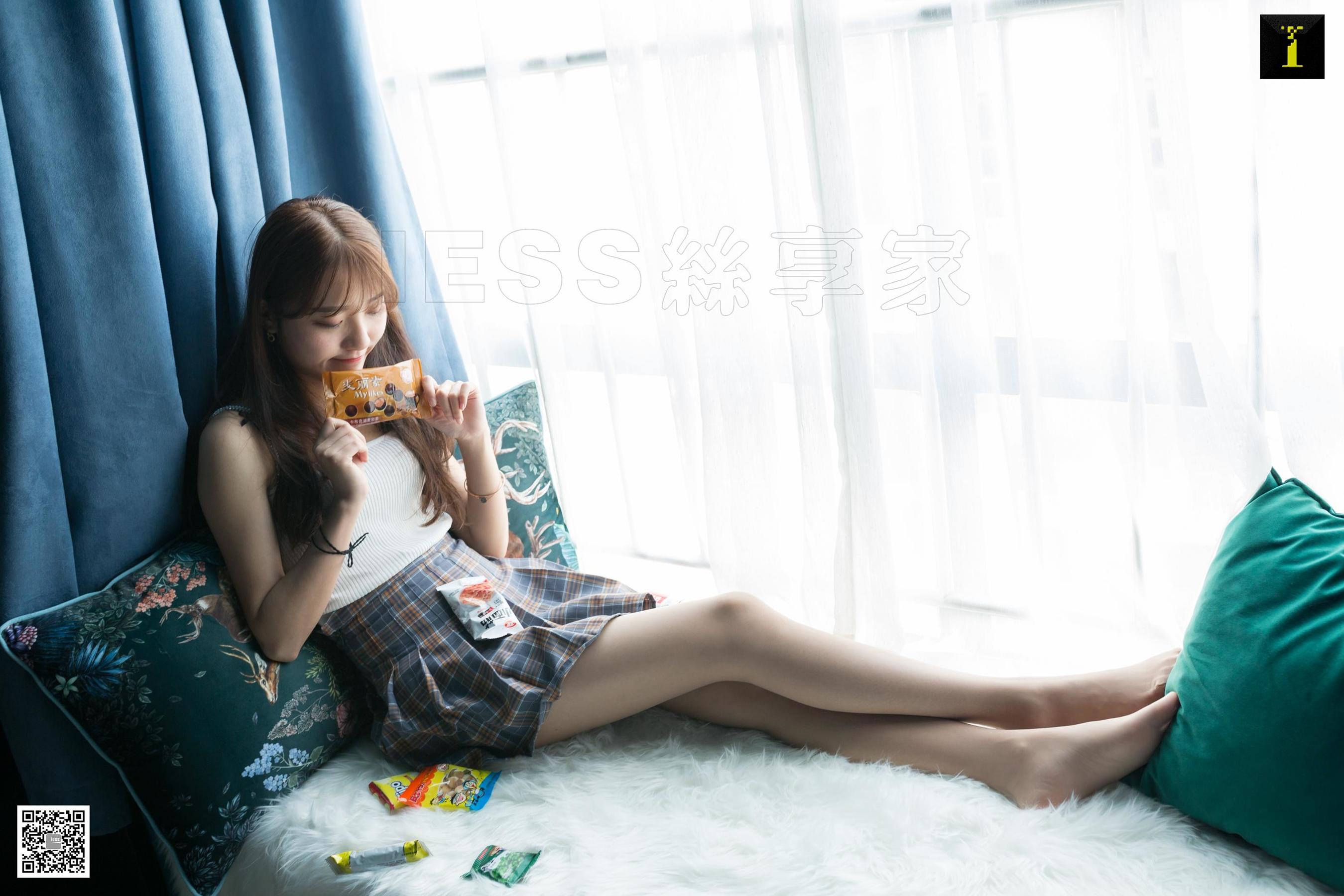 [异思趣向IESS] 模特 婉萍 《爱吃零食的婉萍》_第3张